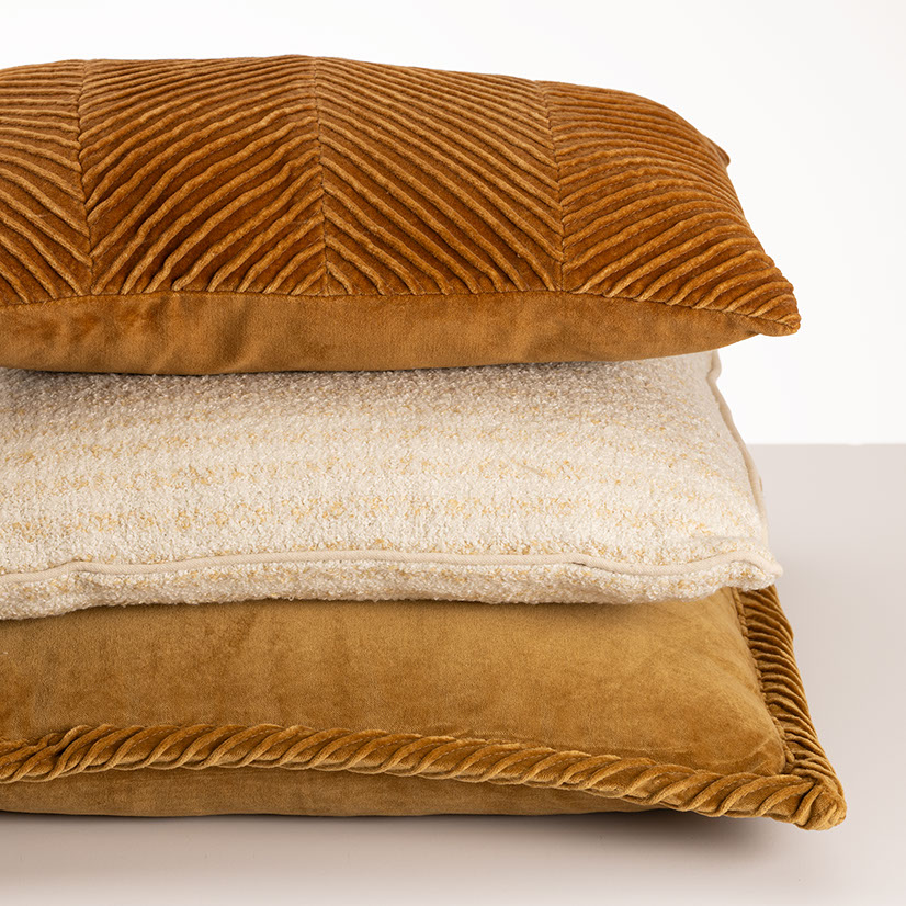 Sierkussen Cord piping velours gold 45x45 cm
