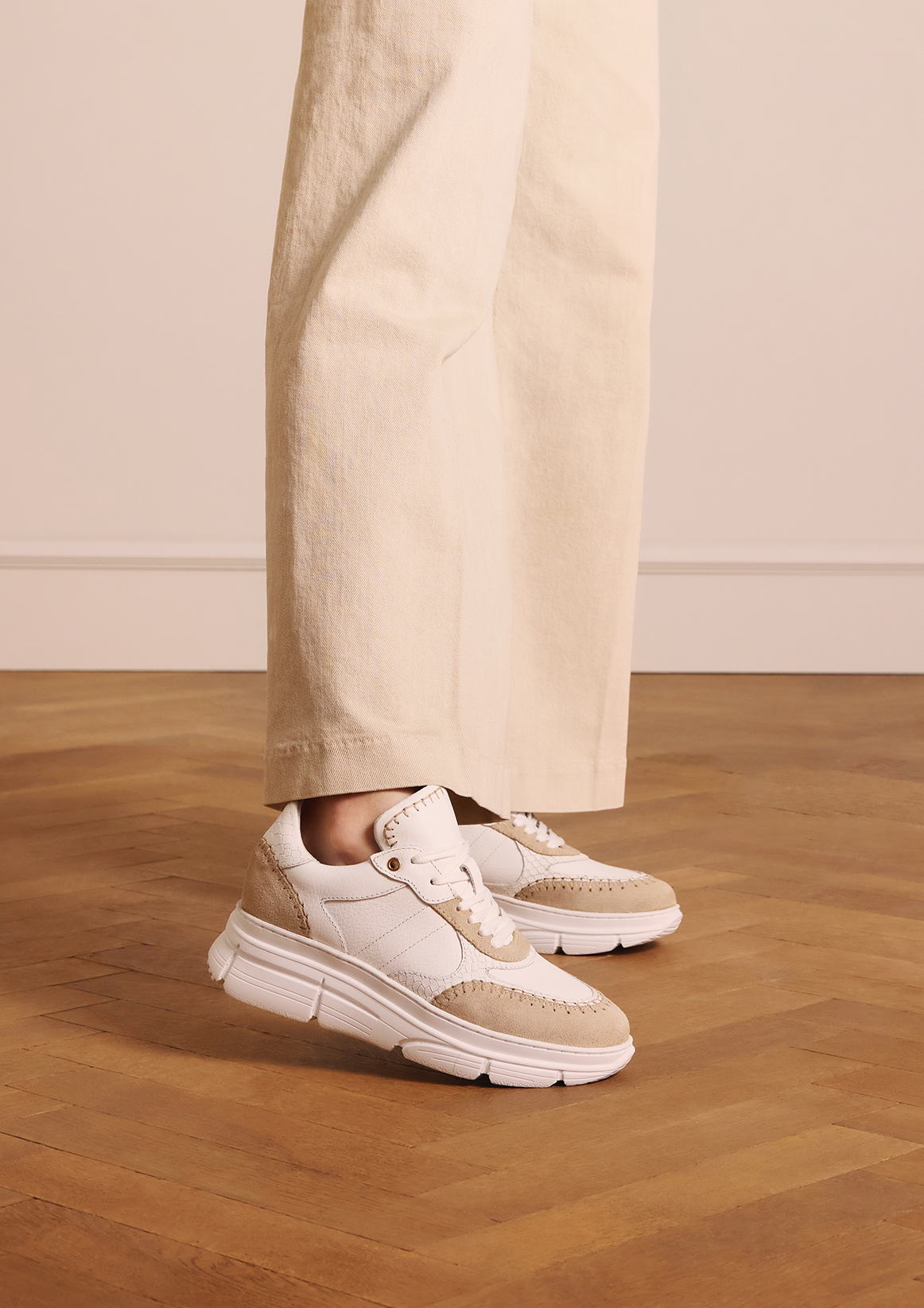 Witte leren sneakers met suède details