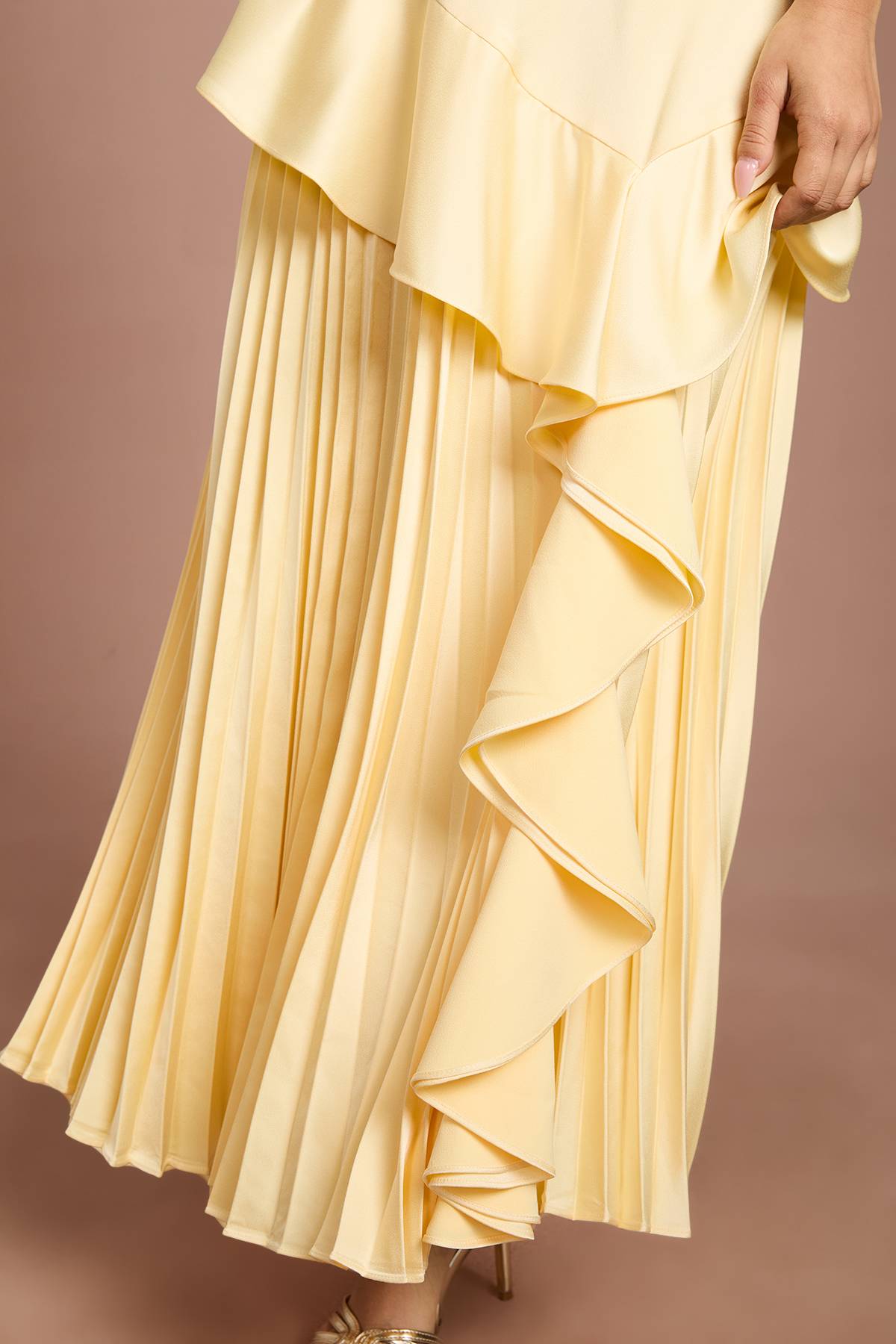 Coast Robe Petite En Crêpe Satiné Dos Sans Manches À Volants Plissés