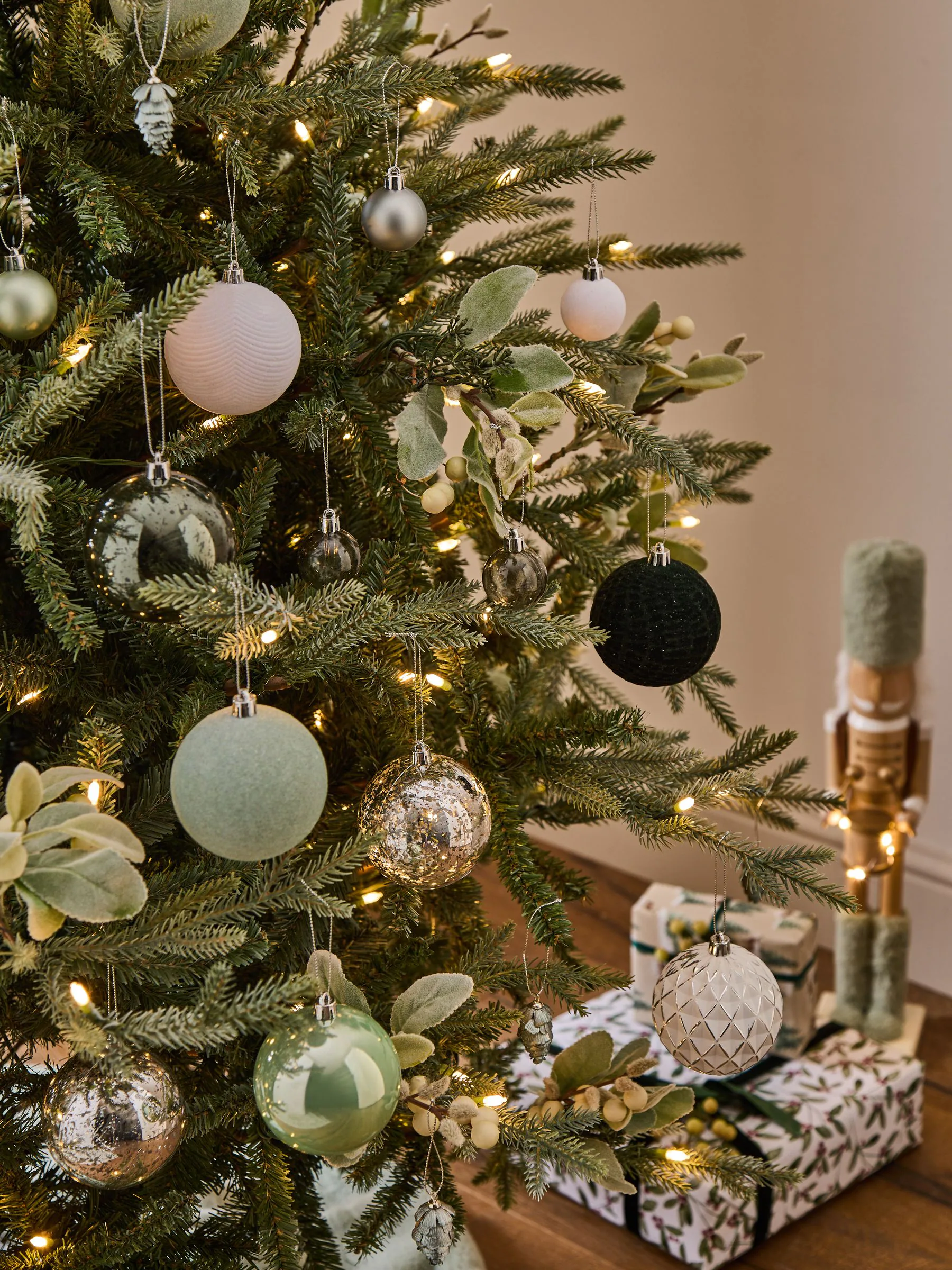 Set van 50 onbreekbare kerstballen