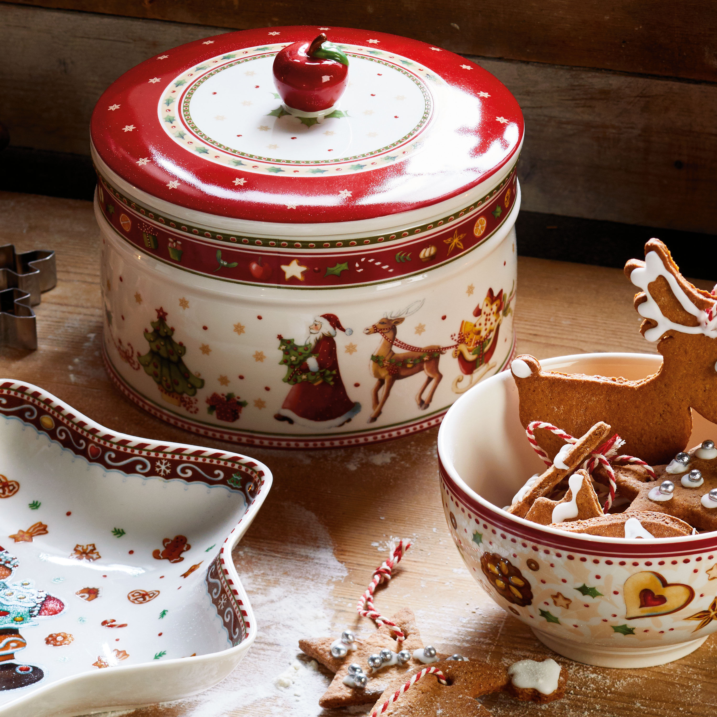 Winter Bakery Delight Cookie box Red, 6.9''
