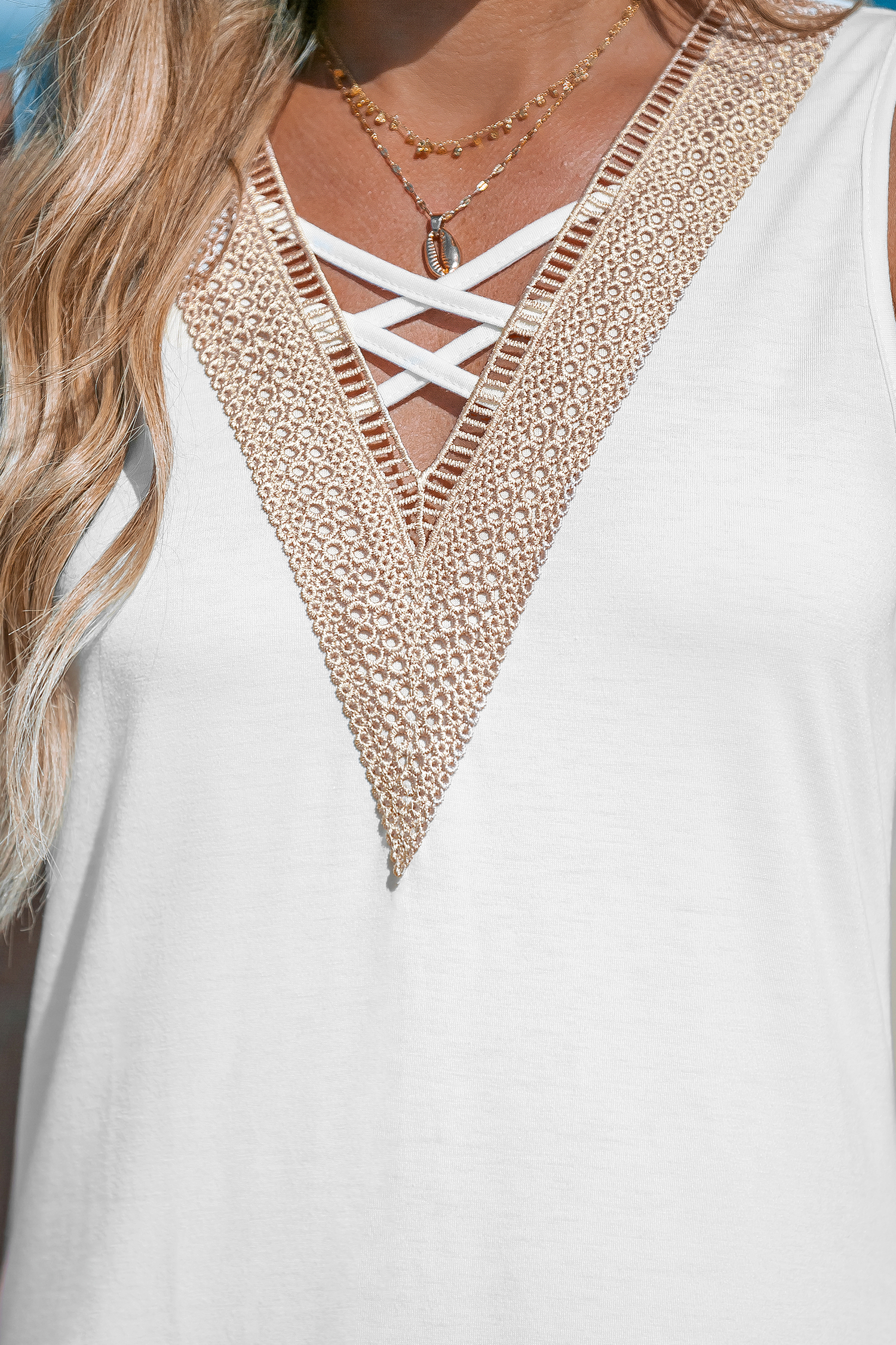 Robe mini à col en V en dentelle sans manches blanche