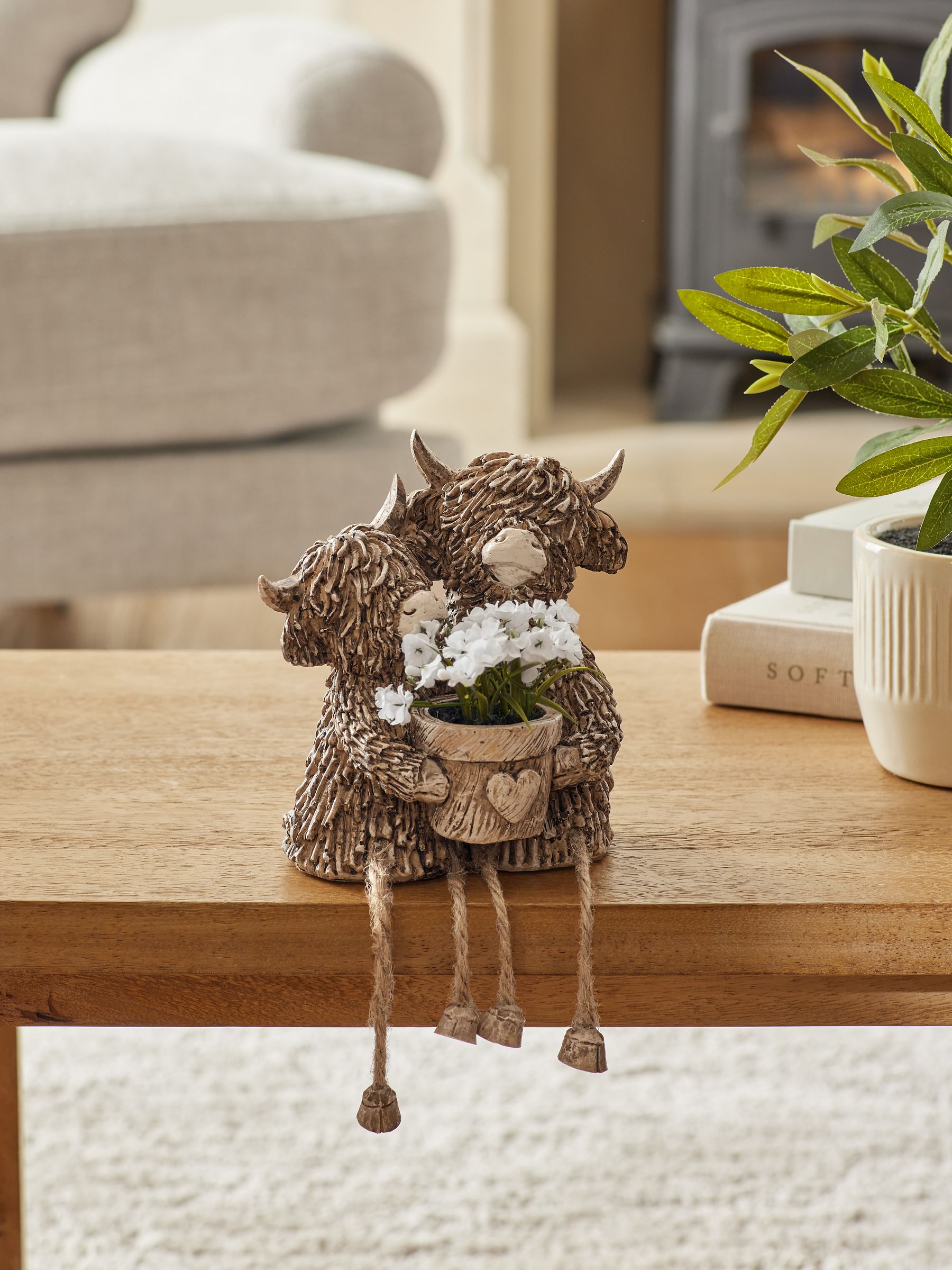Hamish Couple with Artificial Flowers