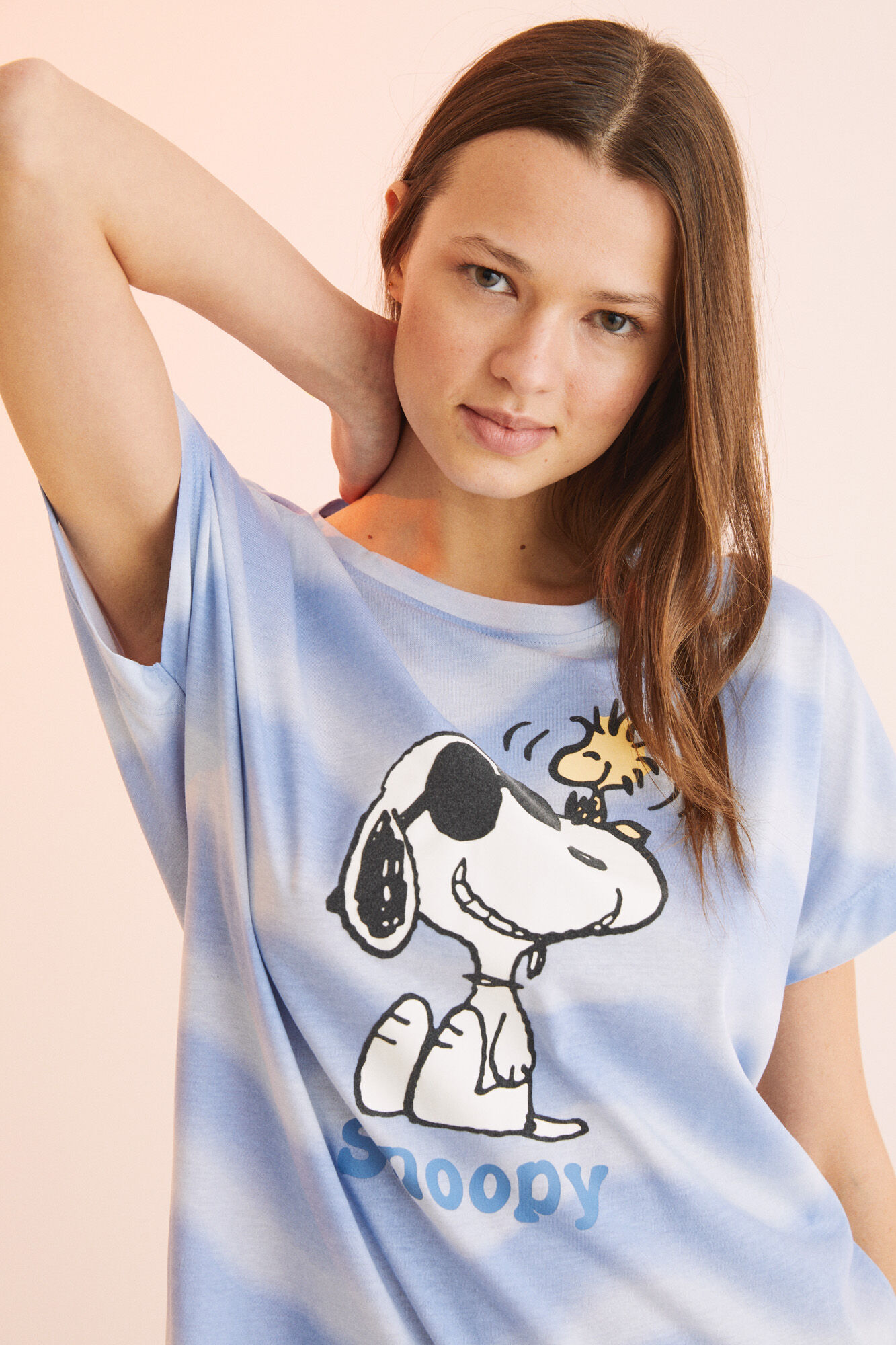 Camisola curta com estampa do Snoopy, 100% algodão.