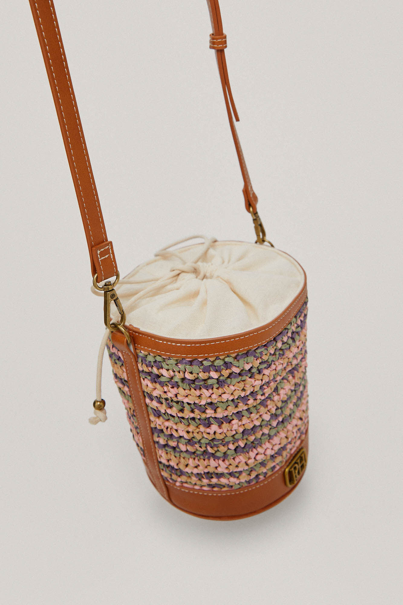 Bolsa tipo balde em ráfia multicolorida - Várias cores