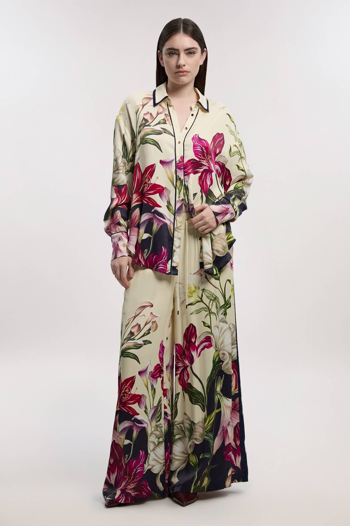 KarenMillen Pantalon Tissé à Jambes Larges en Satin de Viscose à Imprimé Floral