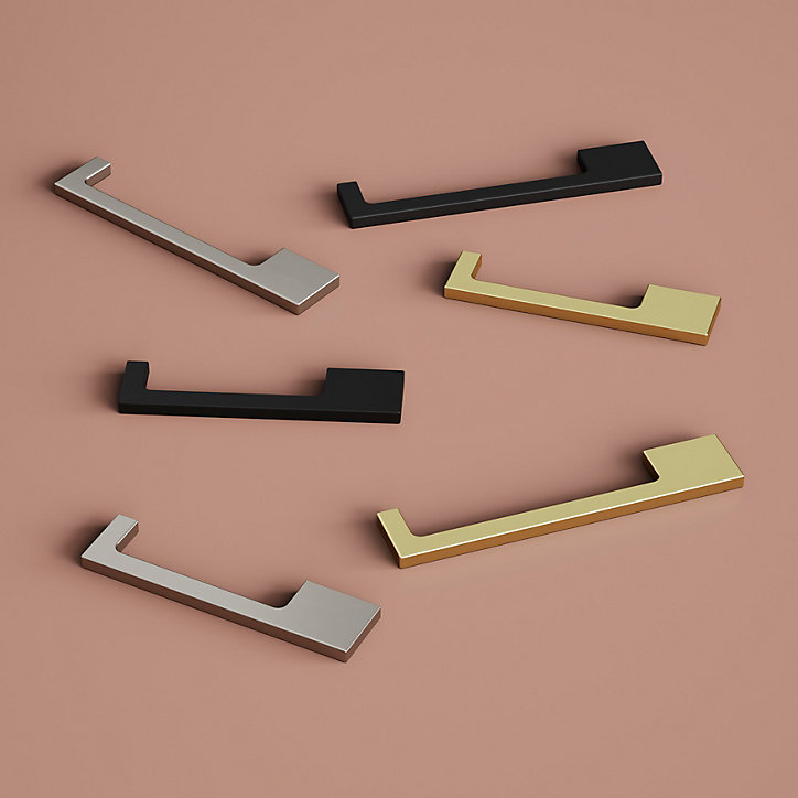 Poignée de meuble Droit GoodHome Skej aluminium effet nickel satin gris l.126mm x l.7mm x H. 30mm entraxe 96mm