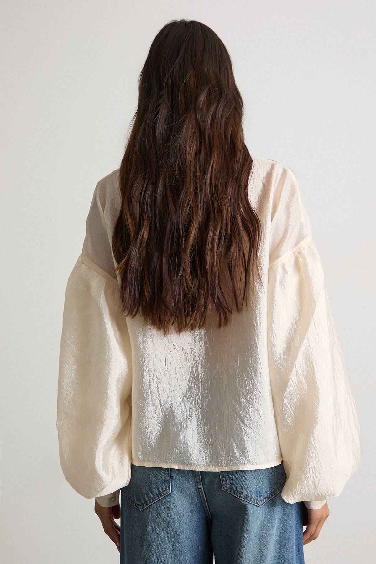 Warehouse Blouse à Manches Bouffantes avec Nœud Lavallière au Col