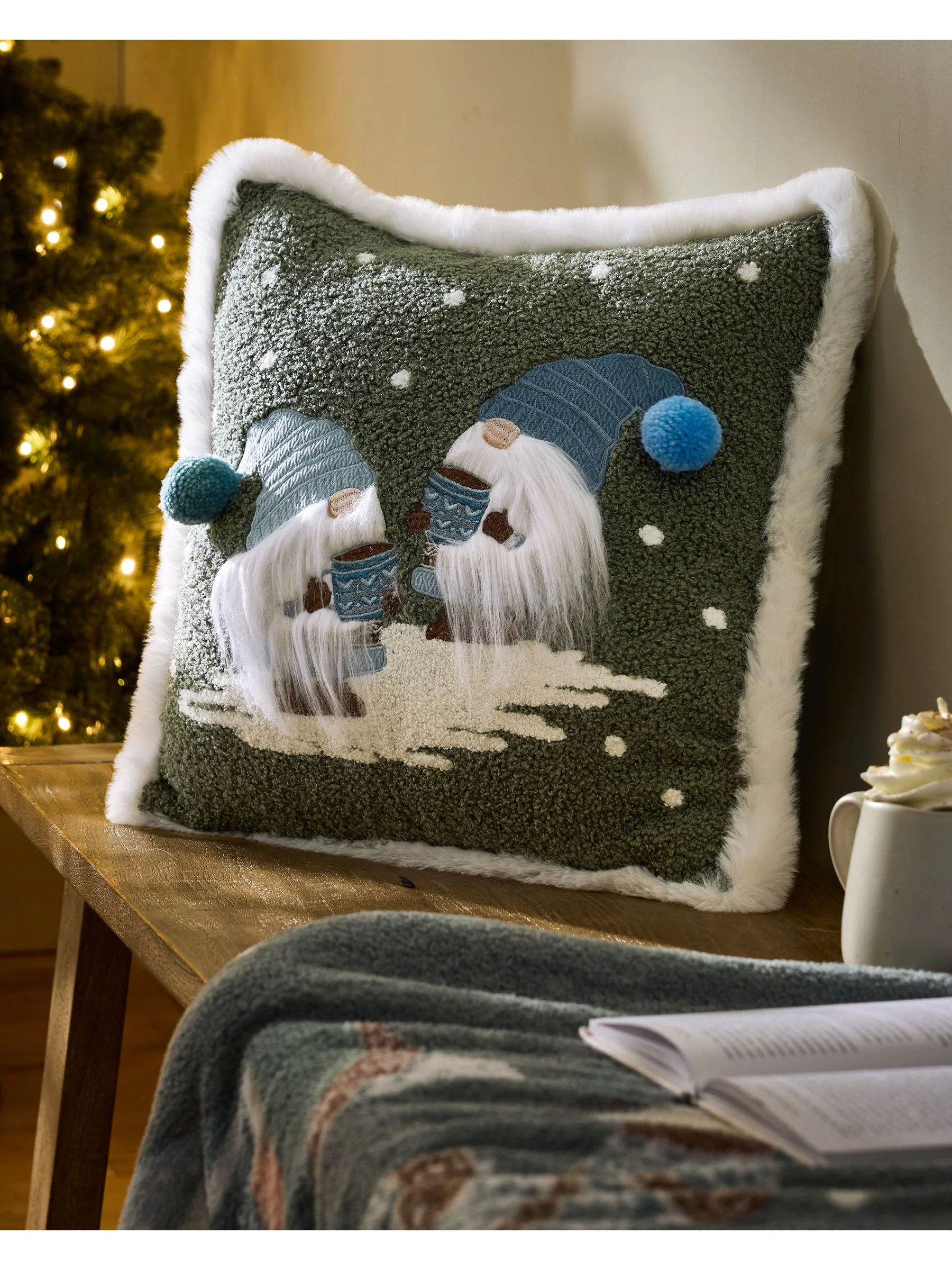 Geborduurd Kerstmis Gonk Kussentje 43 x 43cm