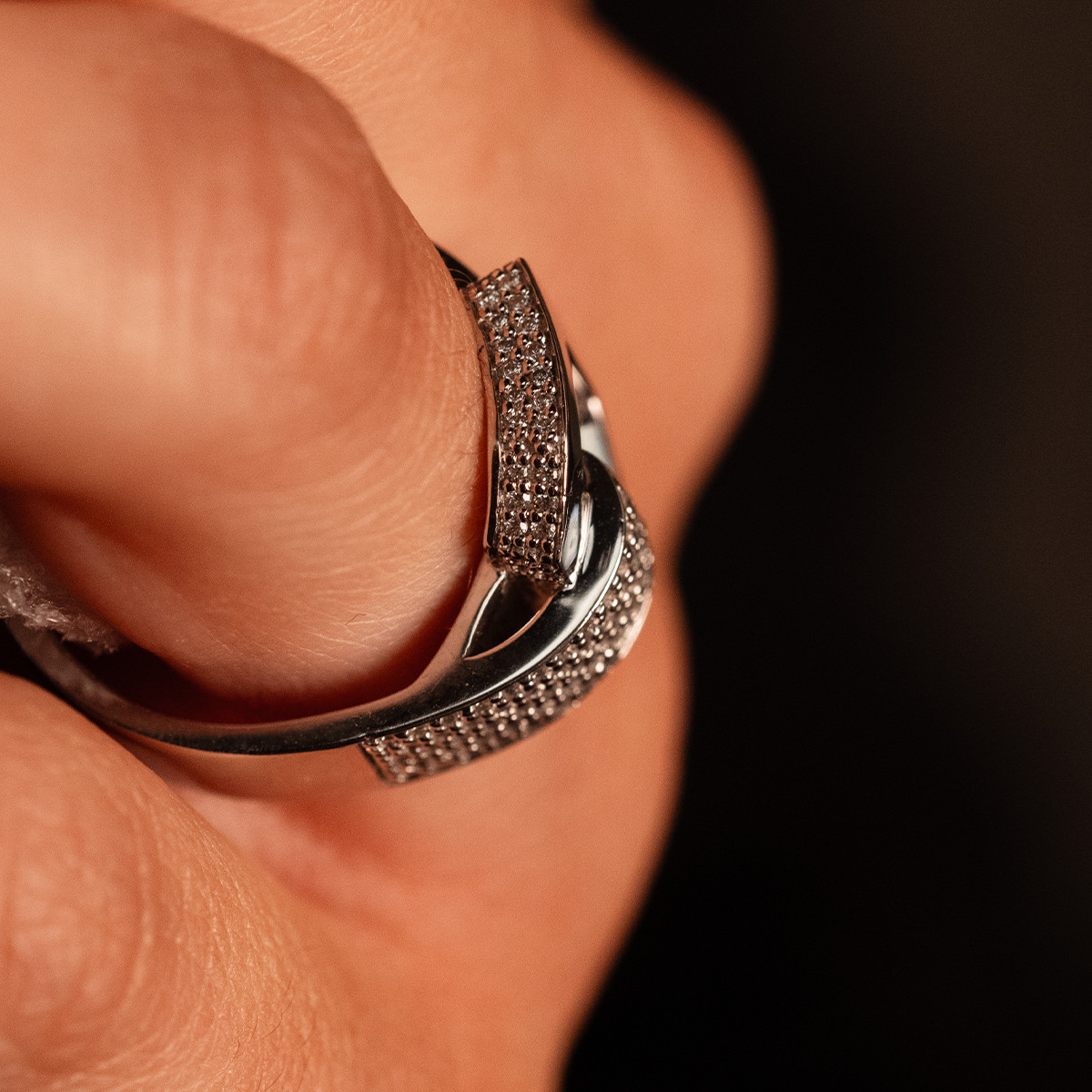 Bague or recyclé 750 blanc et boucle diamants