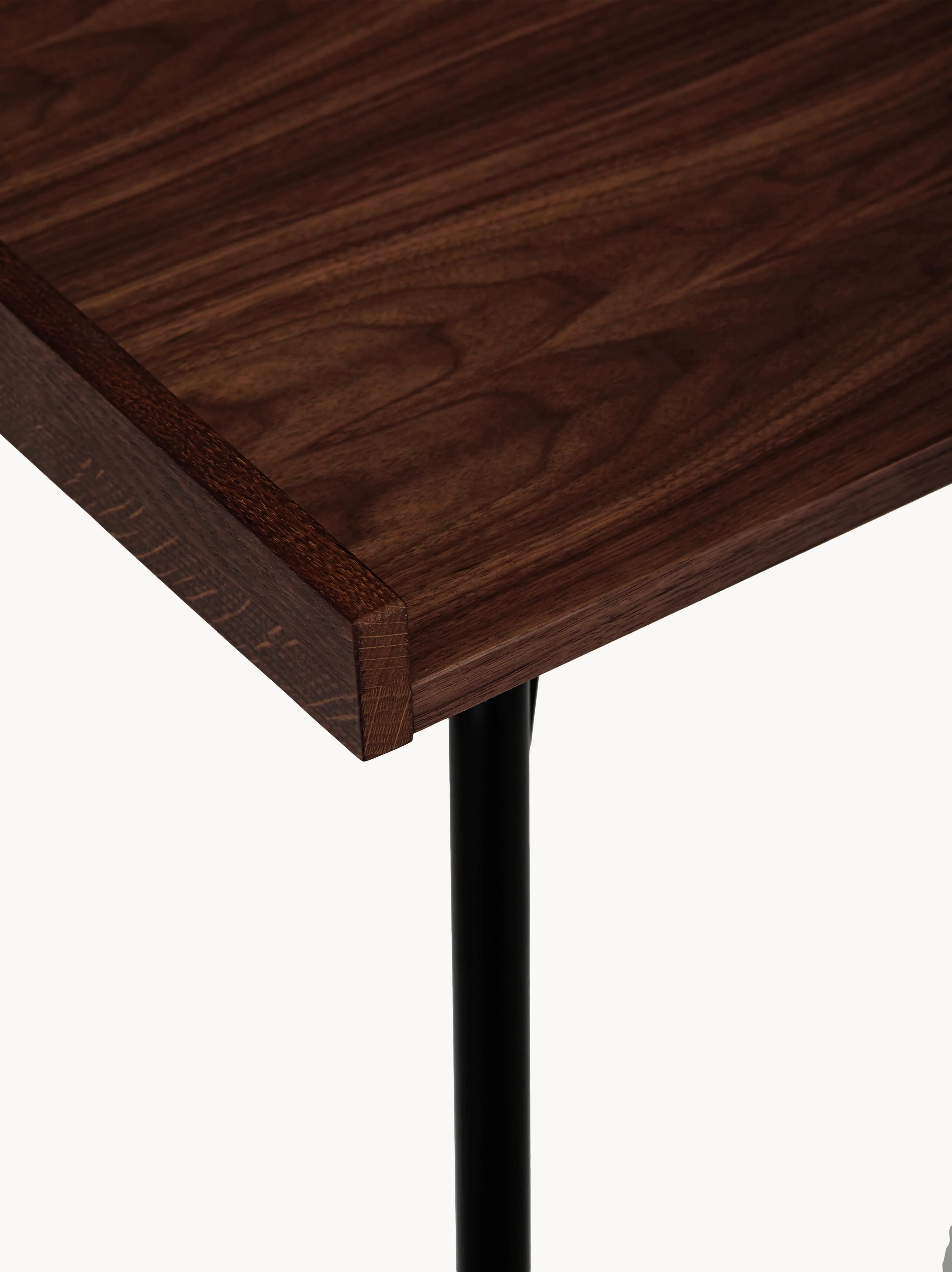Bureau Rayburn met walnoothoutfineer