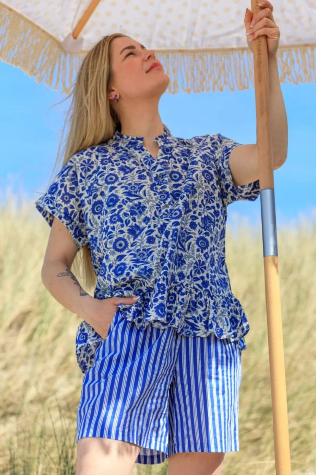 Black Colour Bcflora Shorts blue stripe