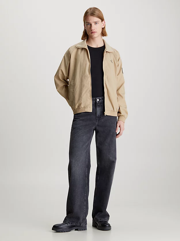 Jaqueta bomber estruturada em nylon