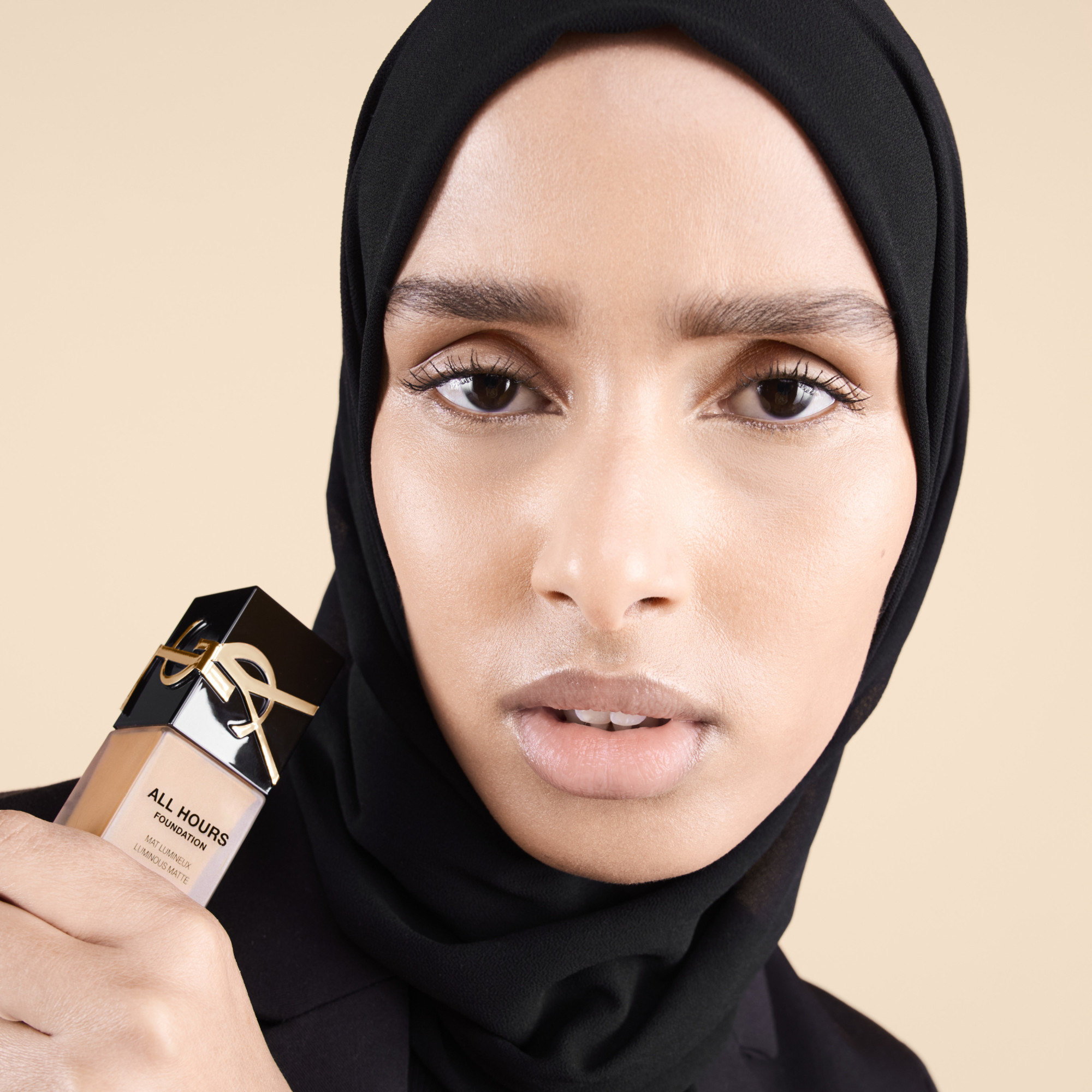 Yves Saint Laurent All Hours Foundation<br>25 ml, Flasche, Medium Warm 8