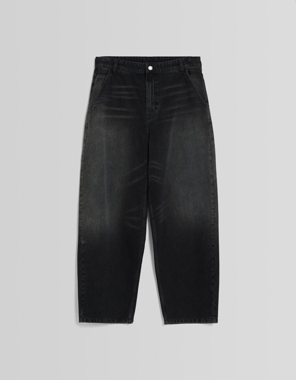 calça jeans estilo skater com efeito desbotado