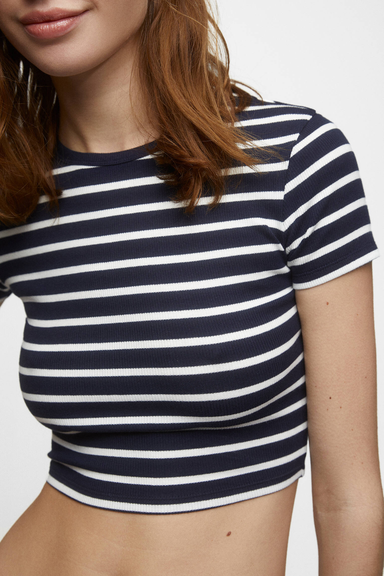 CAMISETA CROPPED LISTRADA - AZUL MARINHO