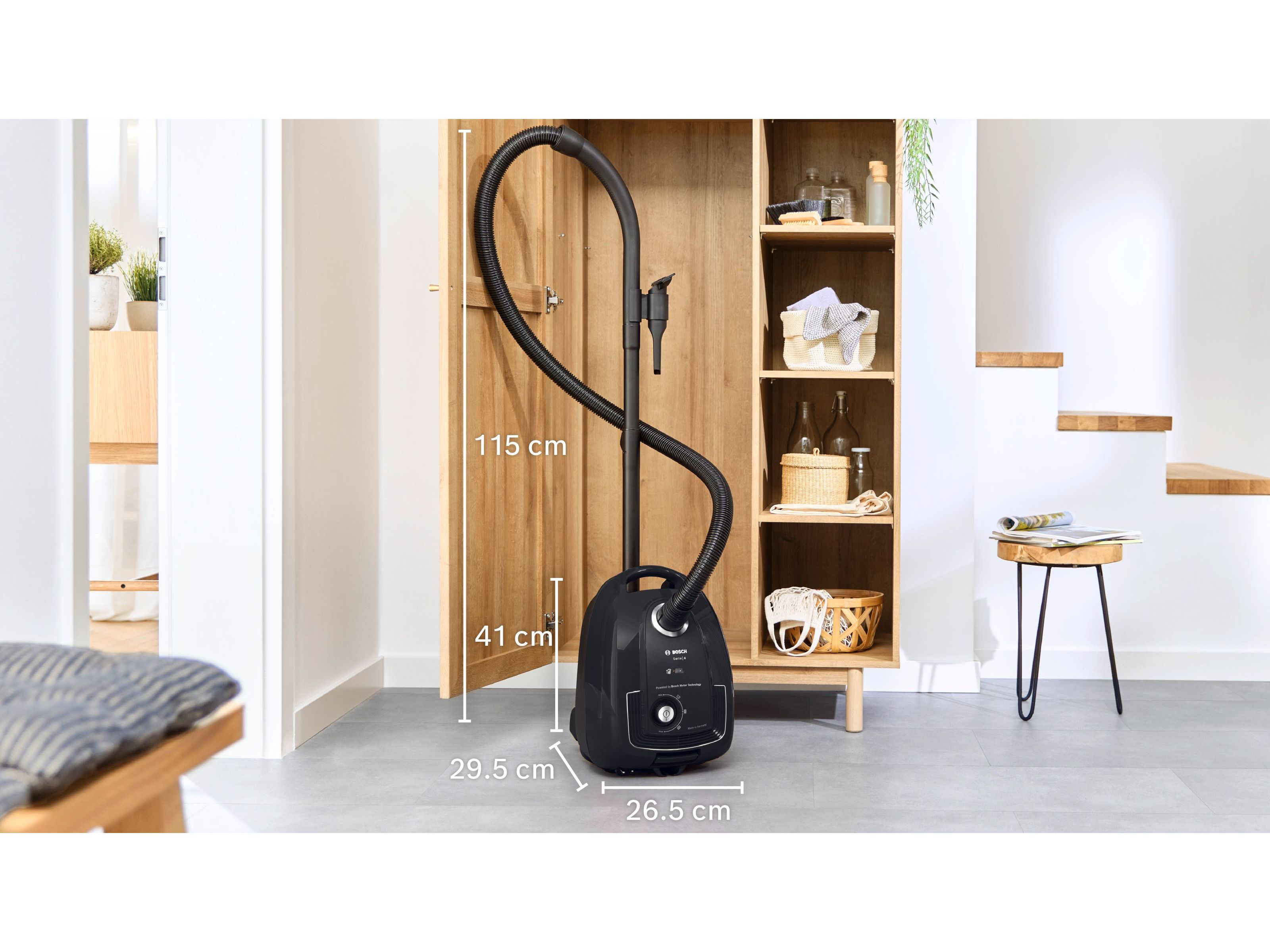ASPIRADOR COM SACO BOSCH BGB38BA3T SÉRIE 4 PRETO