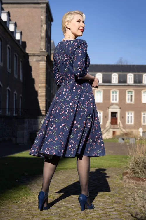 Topvintage Boutique Collection Adriana Pink Blossom swing jurk in navyblauw