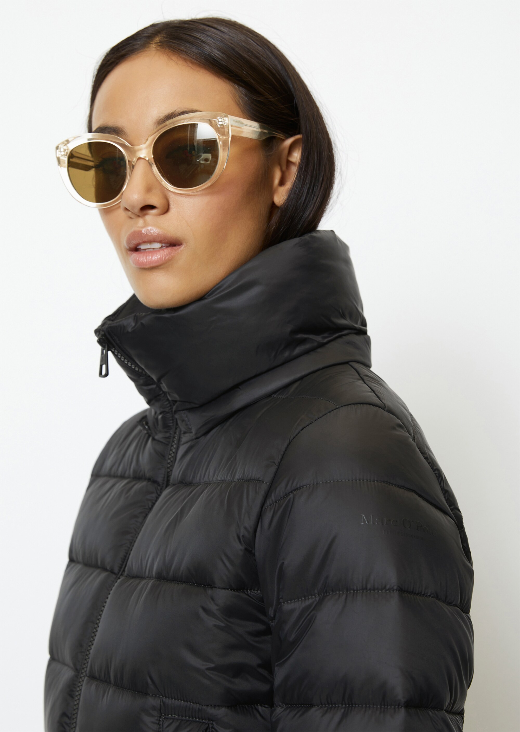 Leichte Kapuzen-Steppjacke regularaus recycelten Materialien