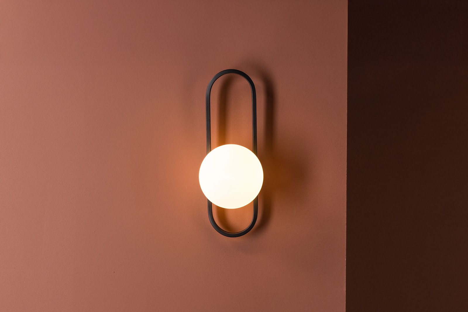 Alpes vegglampe Sort