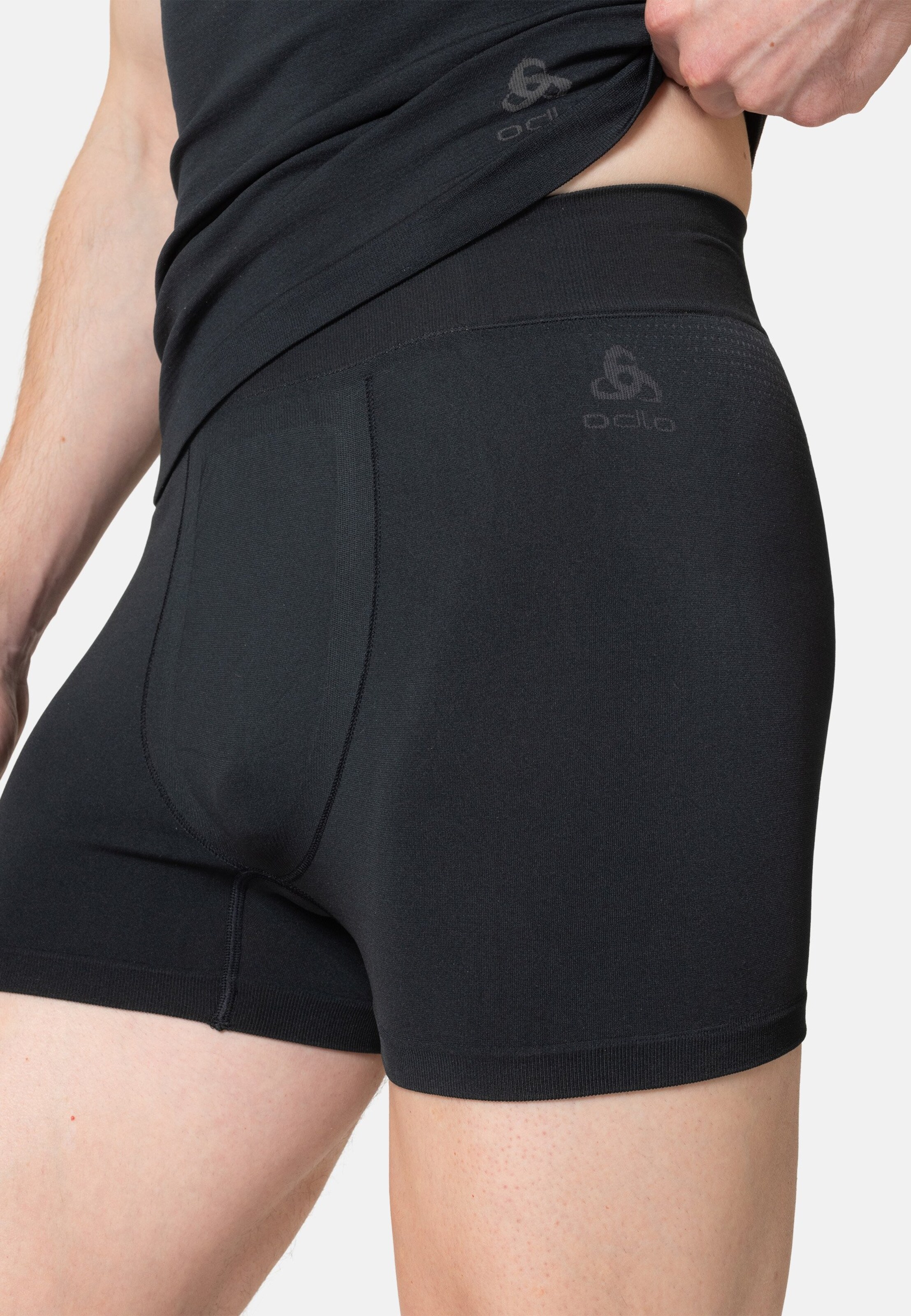 Performance Light Base Layer Singlet in black
