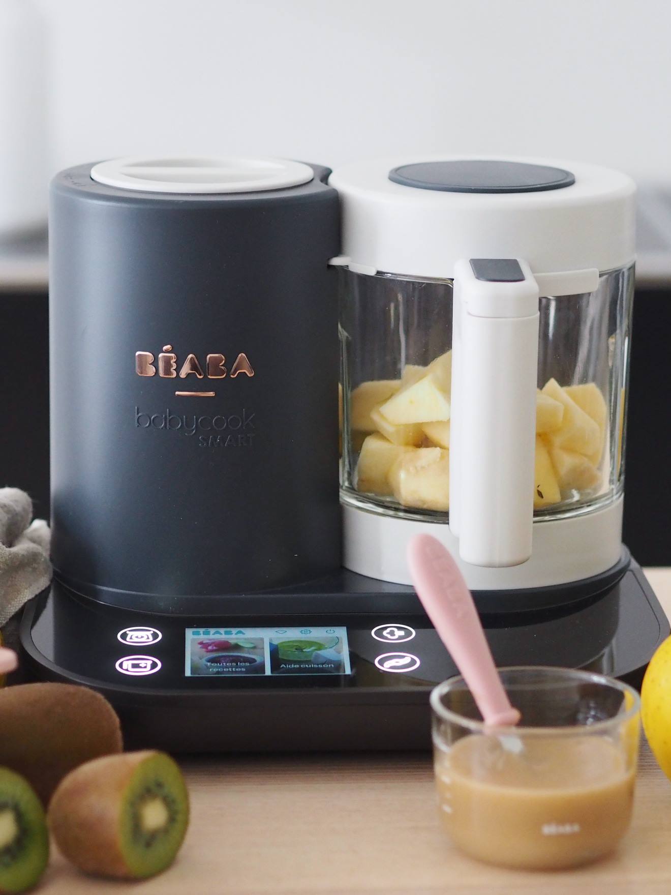 Processador de alimentos online BEABA Babycook Smart, cinza claro liso com padrões.