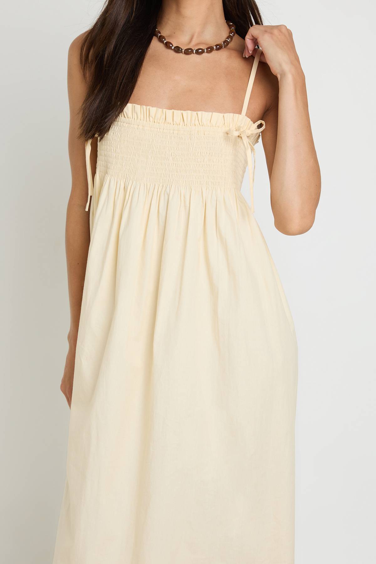 boohoo Robe Longue Smockée À Détails Froncés Pour Grandes Tailles