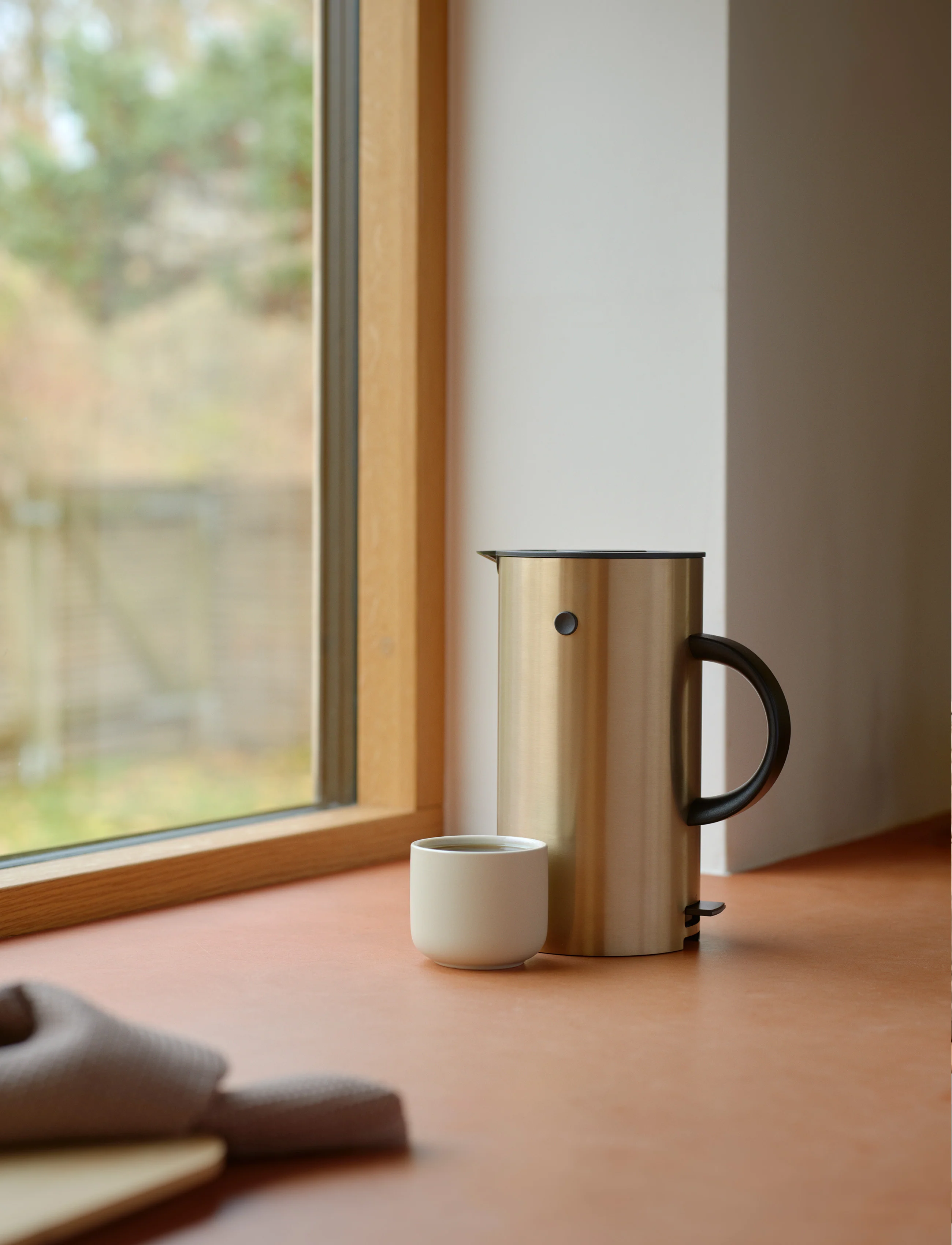 Stelton  EM77 elkedel, Brushed Brass - 1,5 L.