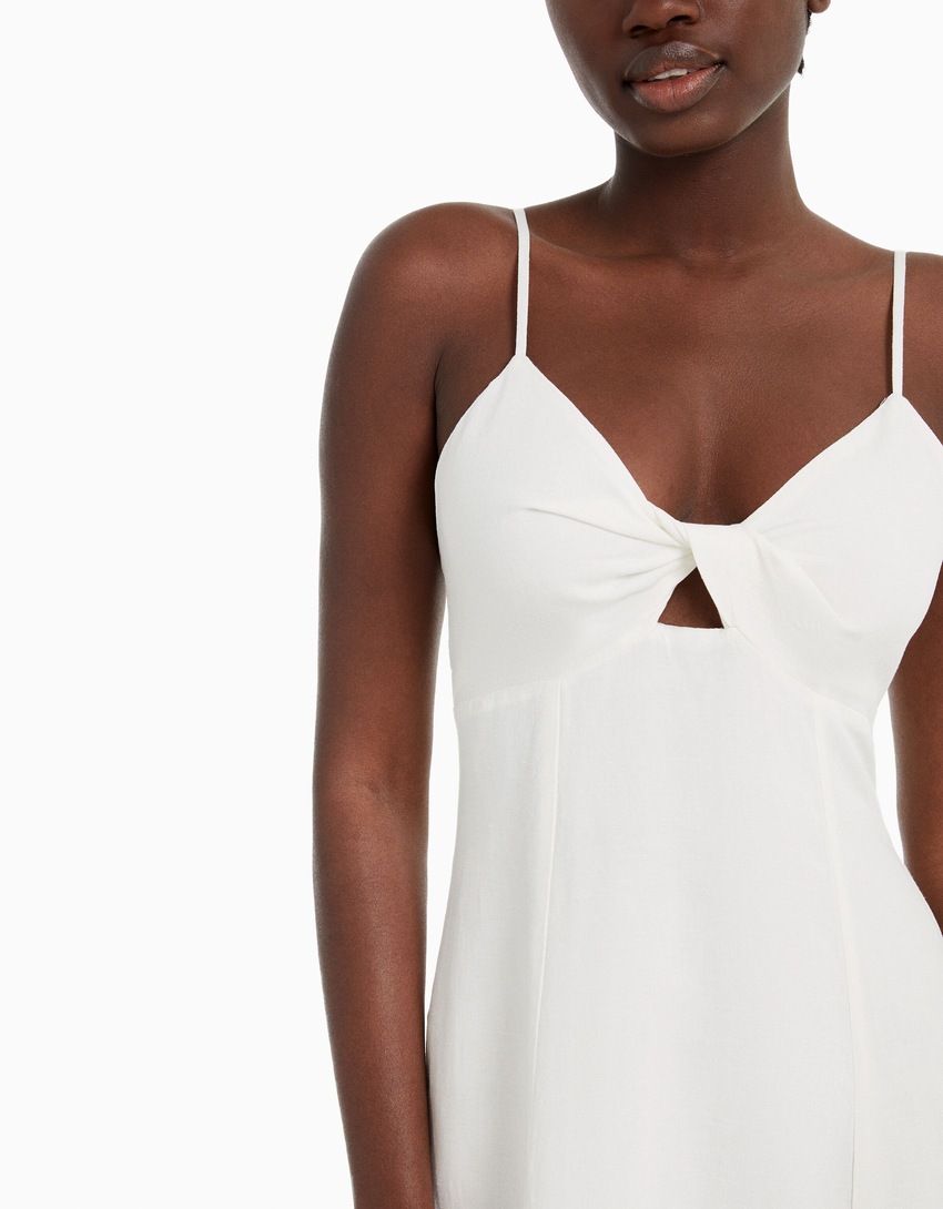 Vestido curto de linho misto com alças finas e detalhe de nó.