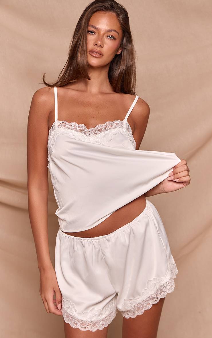 Blanc Ensemble Pyjama Caraco Et Short En Satin Avec Détails En Dentelle