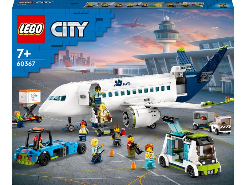 LEGO® City Passagierflugzeug 60367 Premium-Set mit Flugzeug und Bodenfahrzeugen