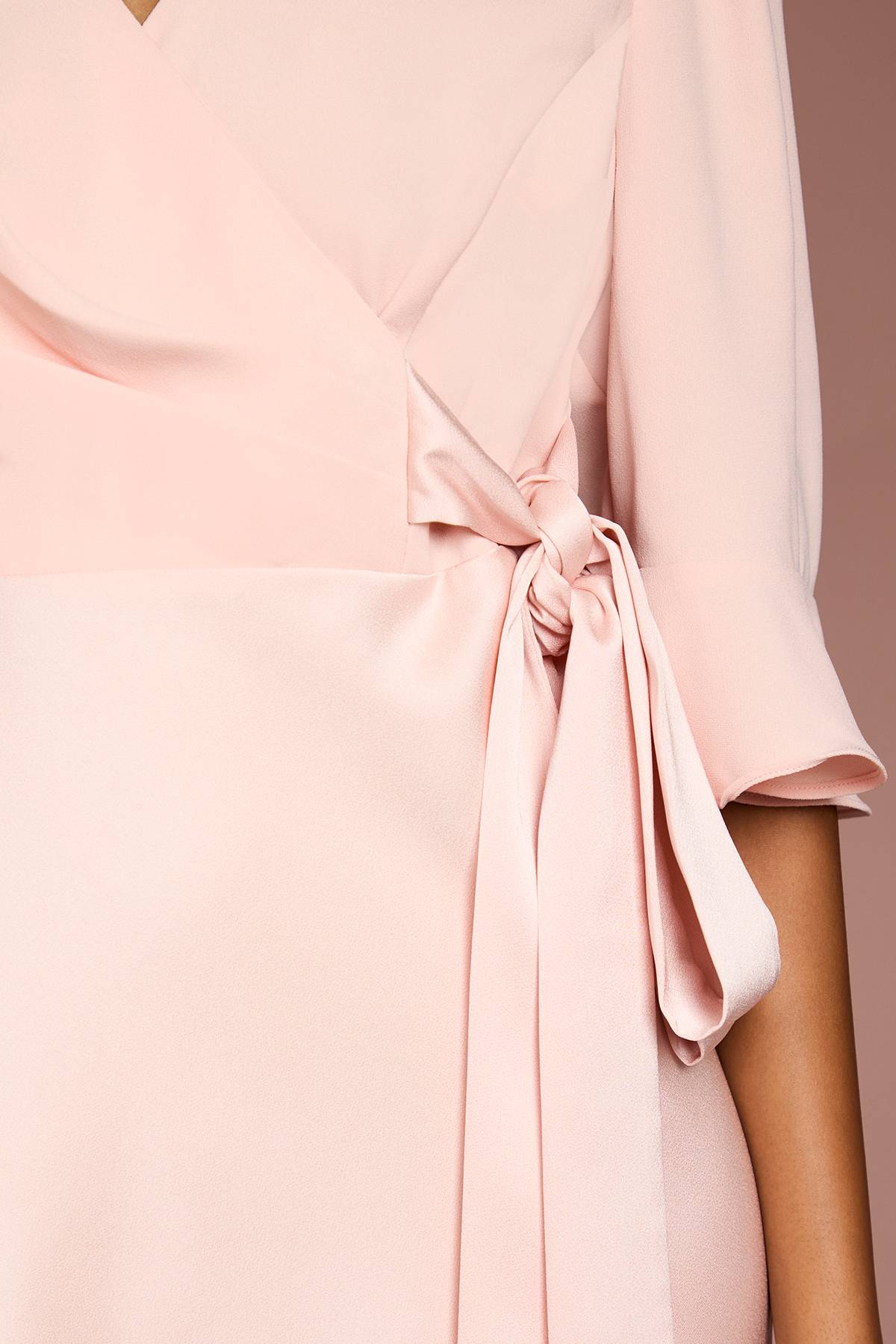 Coast Robe Portefeuille Petite Taille En Crêpe Dos Satiné Avec Manches À Volants