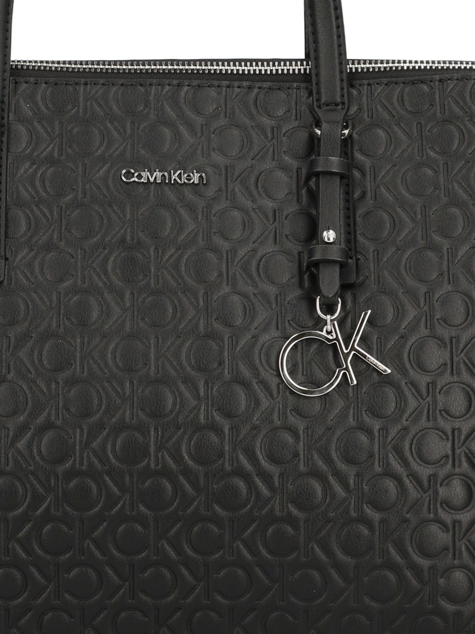 CK MUST SHOPPER MD EMBOSSED MONO