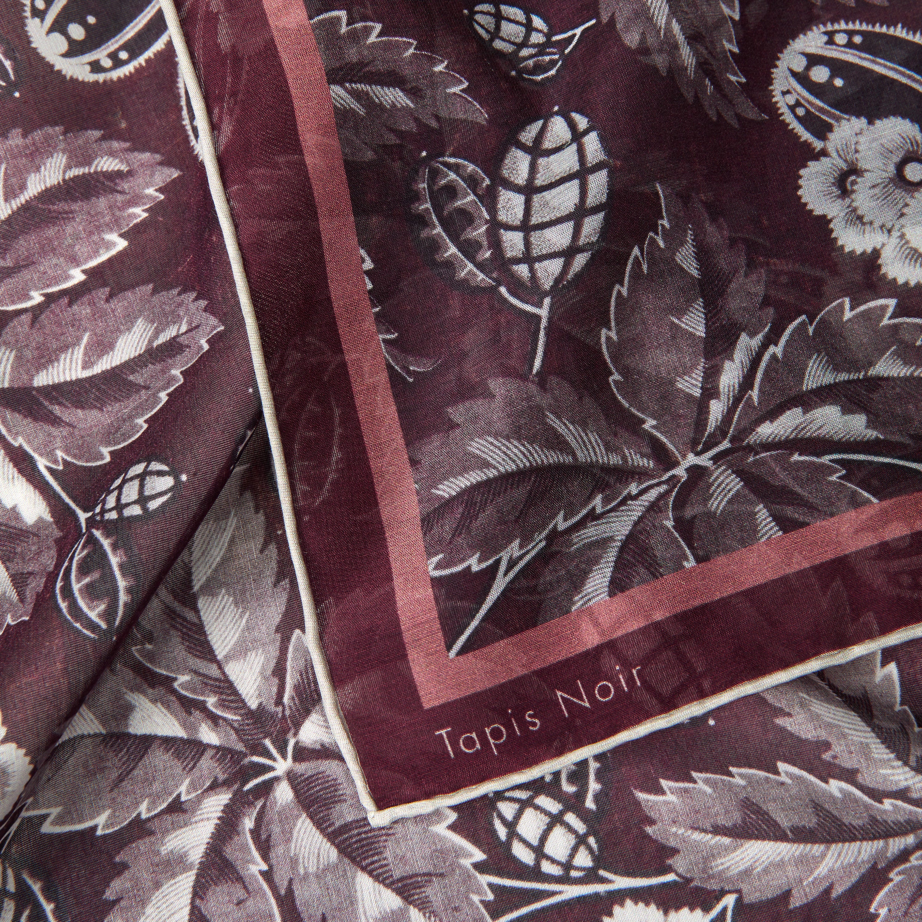 Tapis Noir  Light Bordeaux Bloom tørklæde - Bordeaux