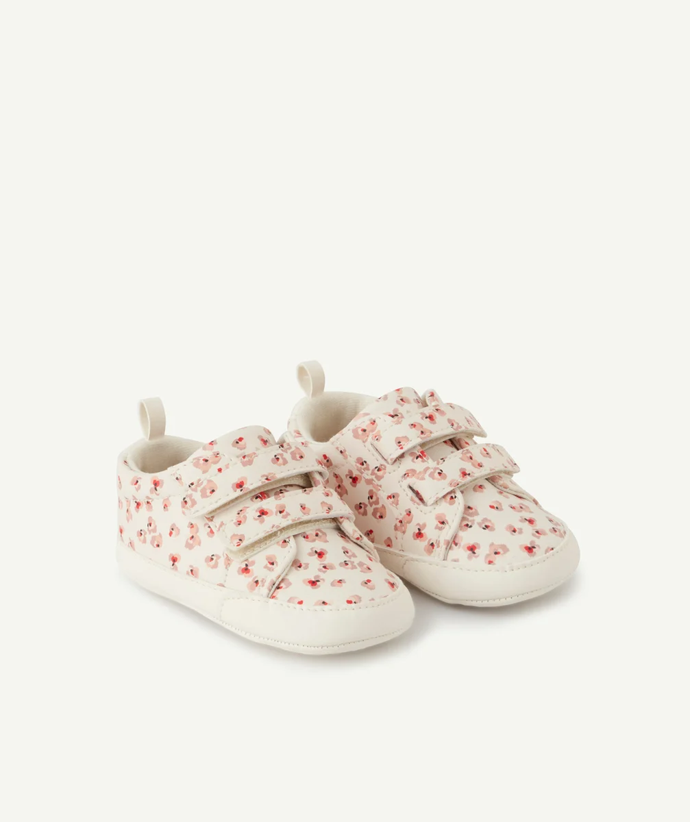 CHAUSSONS STYLE BASKET BÉBÉ FILLE AVEC IMPRIMÉ FLEURI