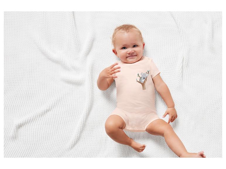 2 baby pyjama's