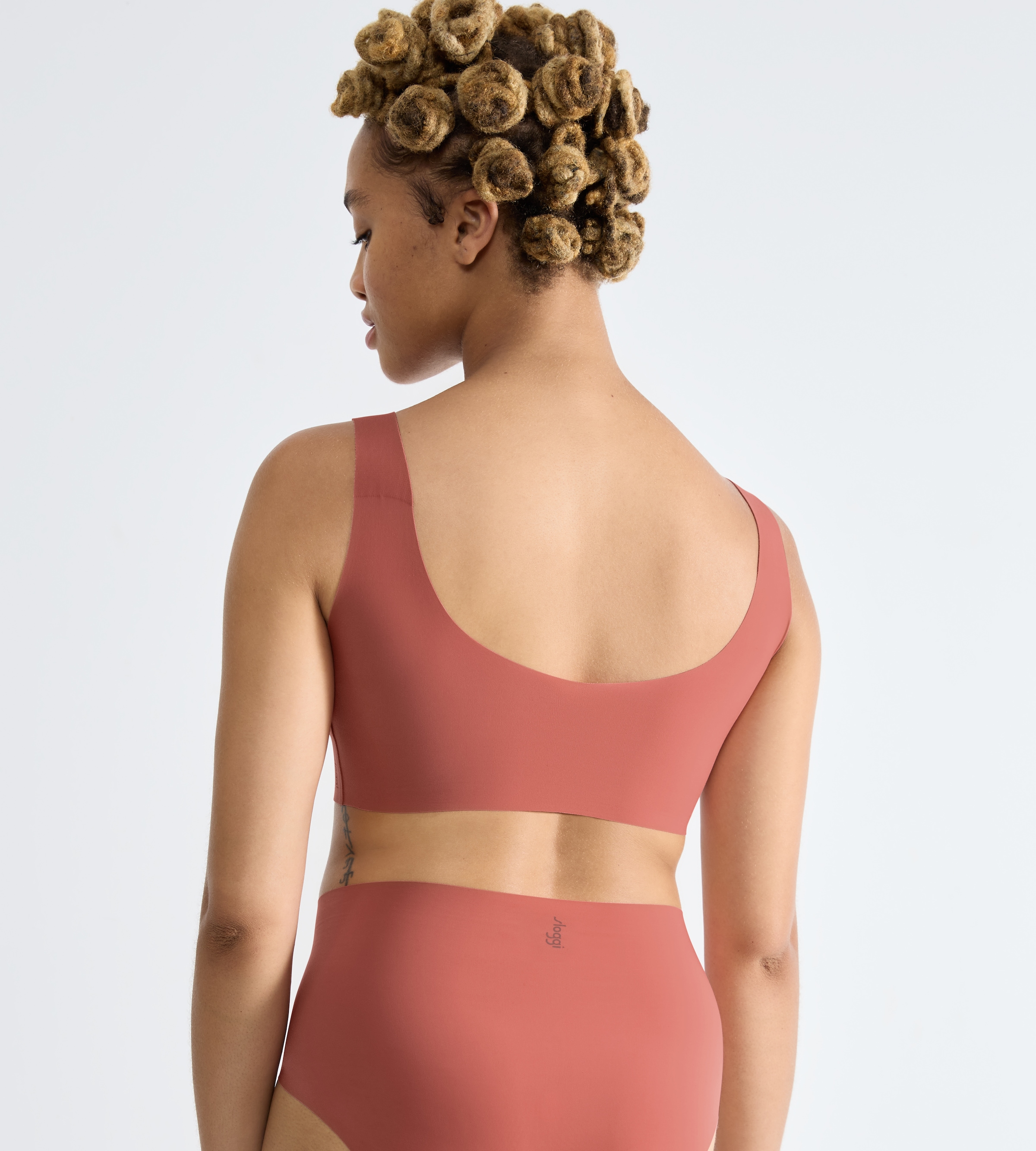 sloggi Bustier »Zero Feel 2.0«, nahtlos und unsichtbar, herausnehmbare Pads, dehnbar, Microfaser