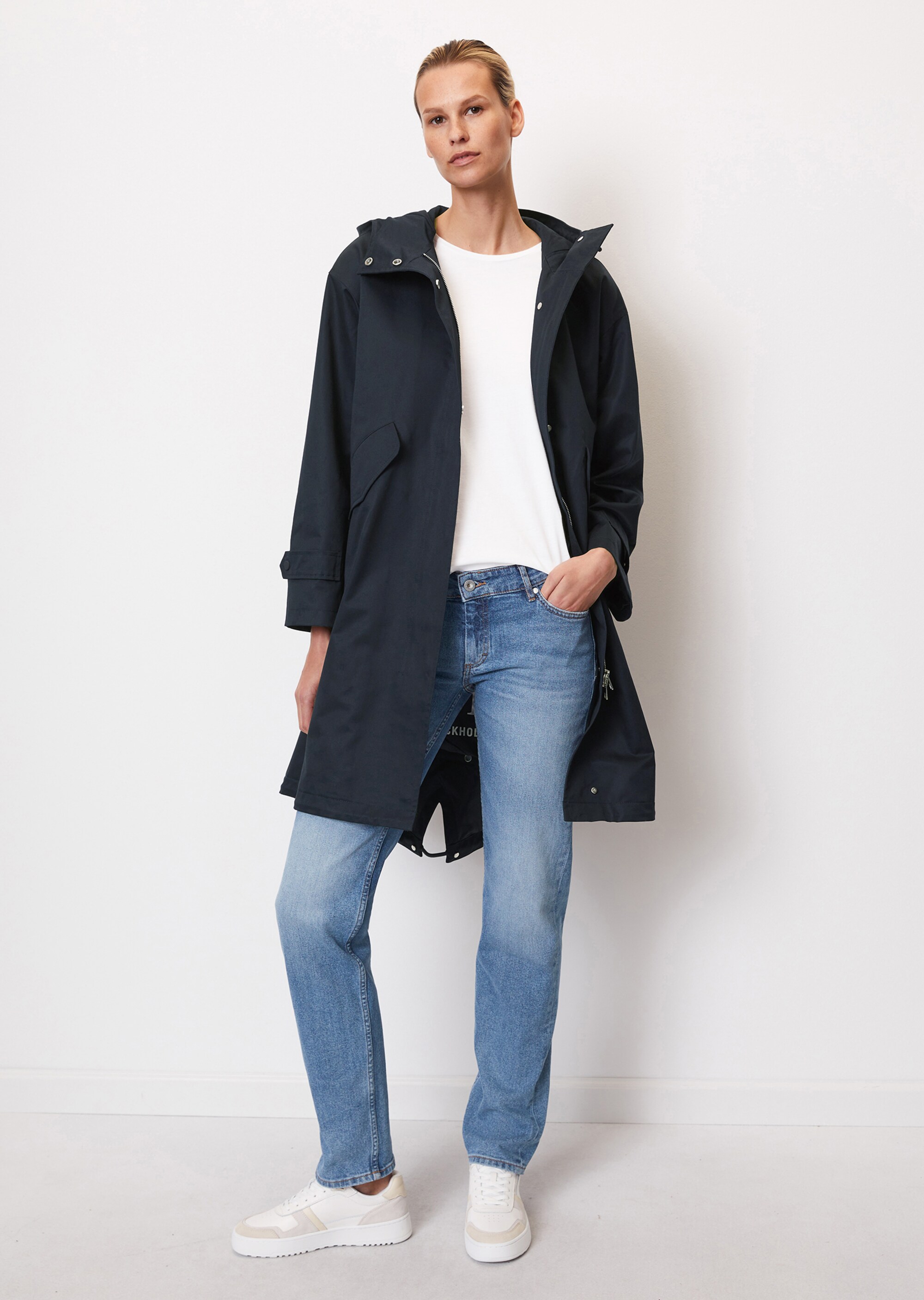 Leicht wattierter Parka mit fixierter Kapuze regular mit wasserabweisender Oberfläche