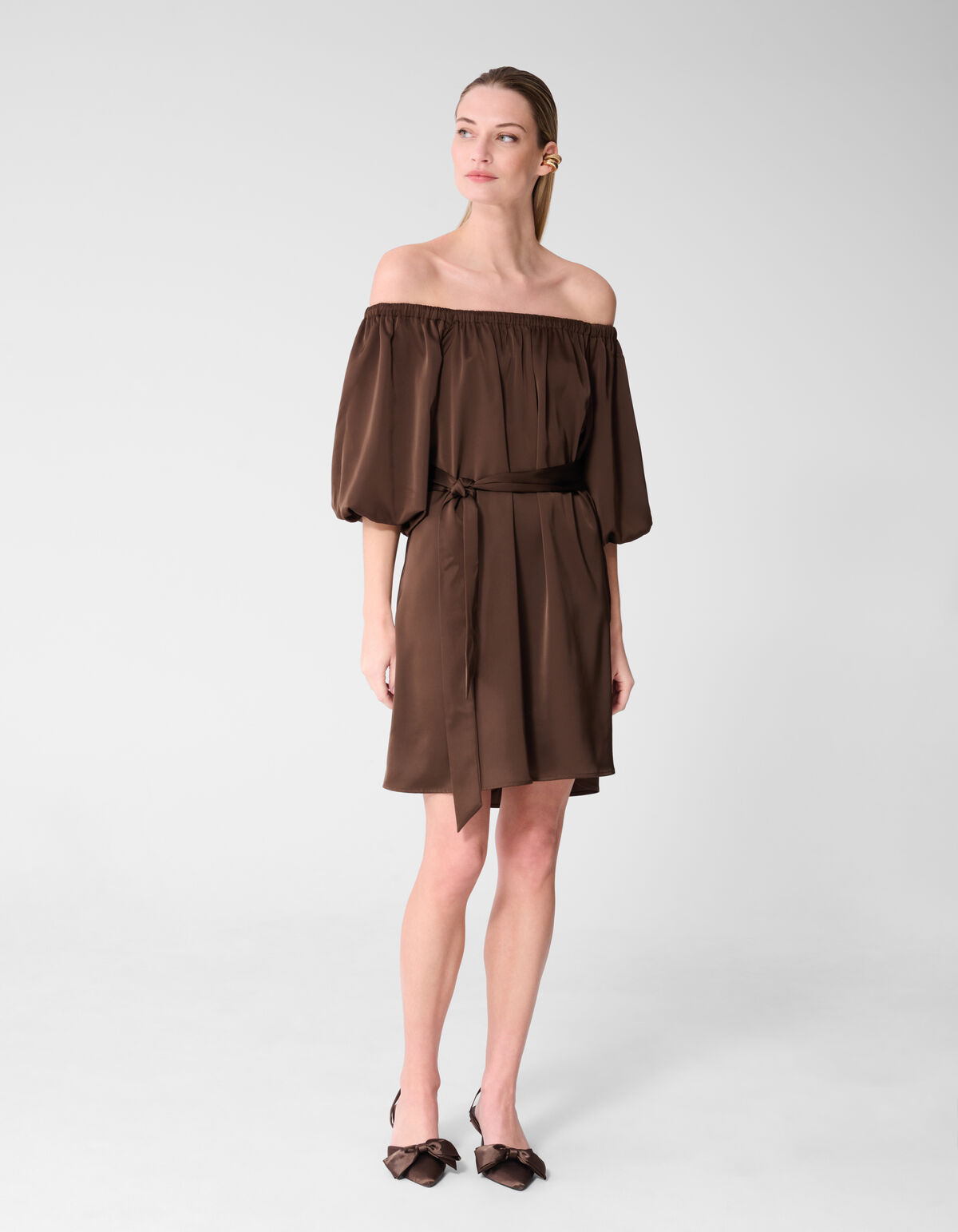 Satijnen Off Shoulder Mini Jurk Bruin By Fred