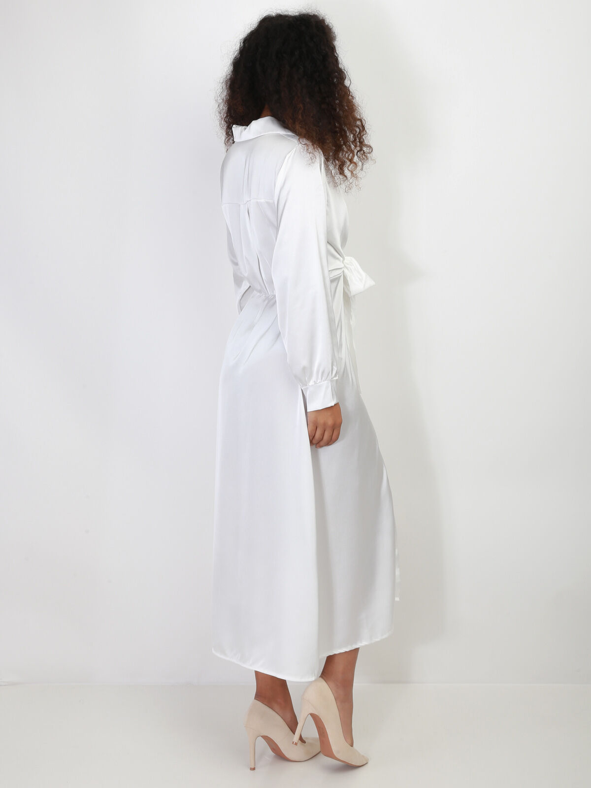 Robe chemise longue et satinée à nouer- Blanc