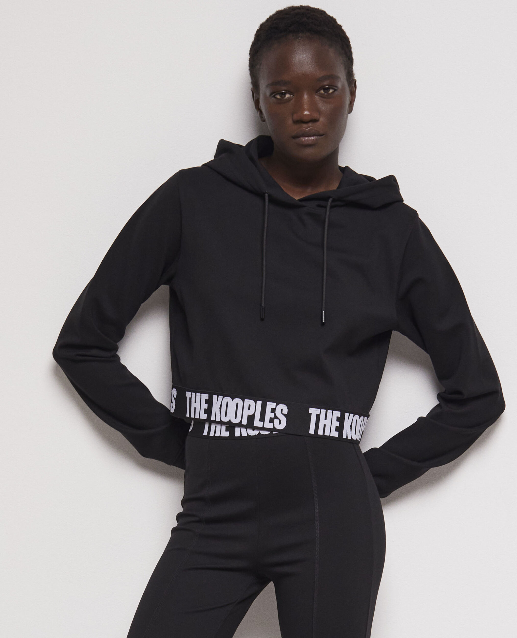 Sweatshirt à capuche et logo