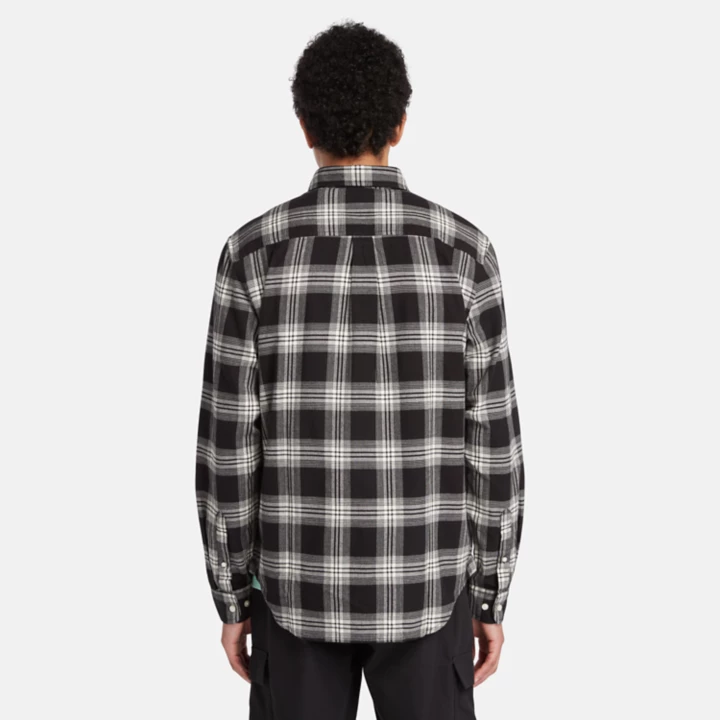 Camisa xadrez masculina em preto e branco.