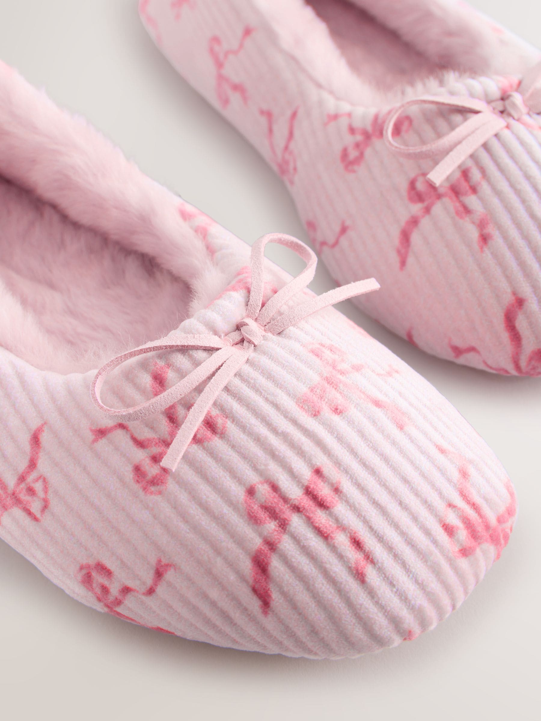 Roze met strik - Ballerinapantoffels van ribfluweel