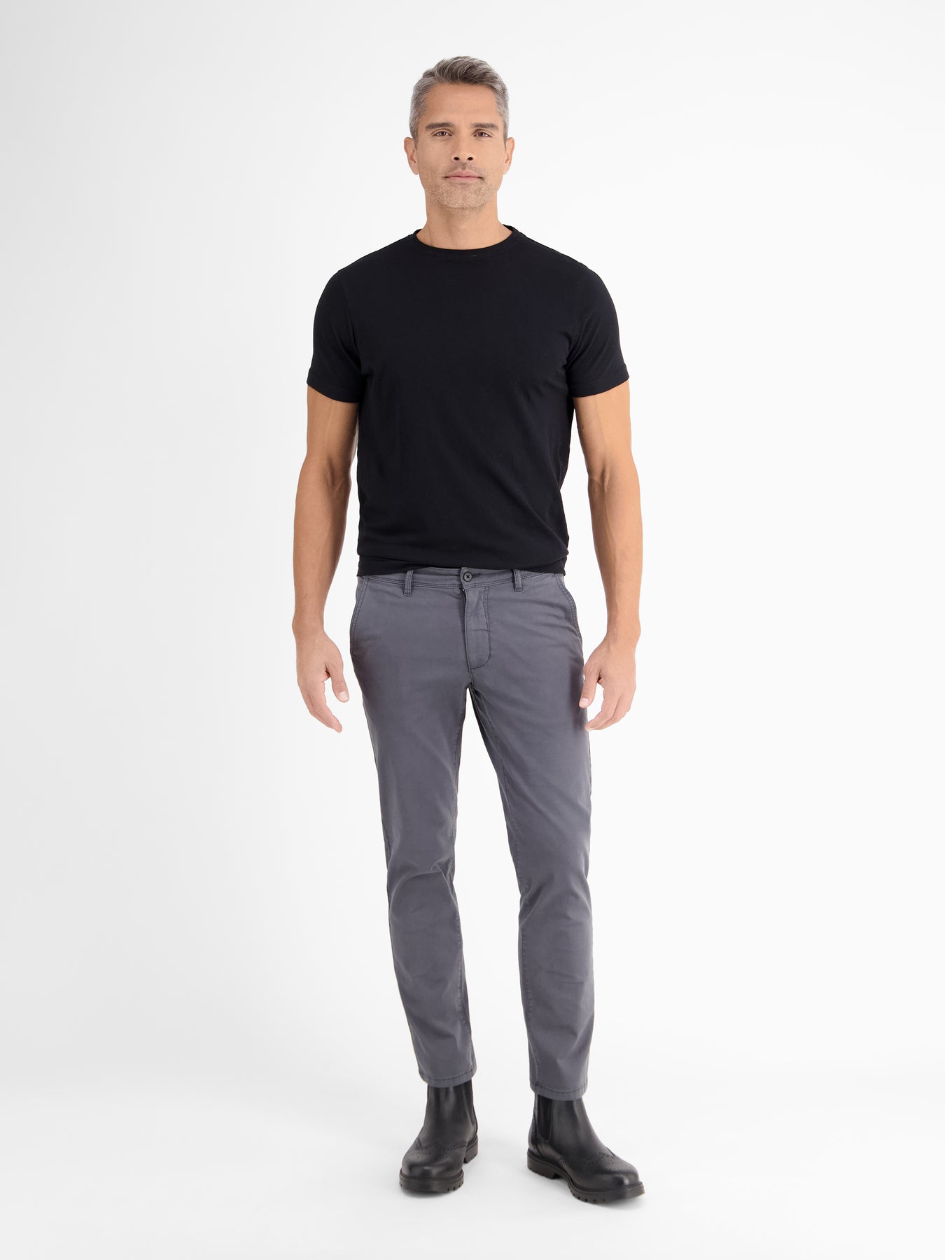 Basic Chino in Strukturqualität, SLIM FIT