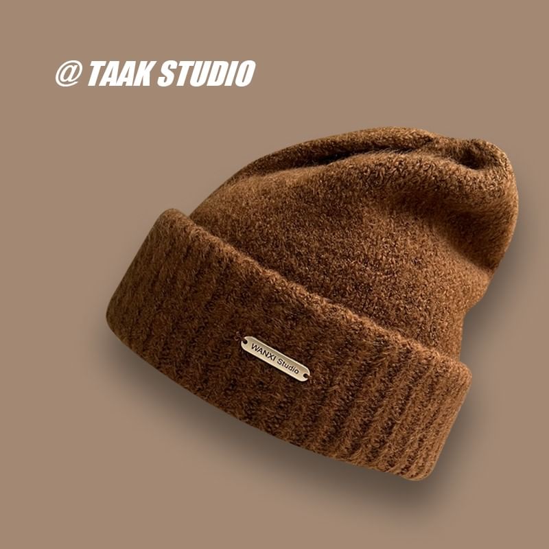 TAAK - Effen gebreide muts met appliqué