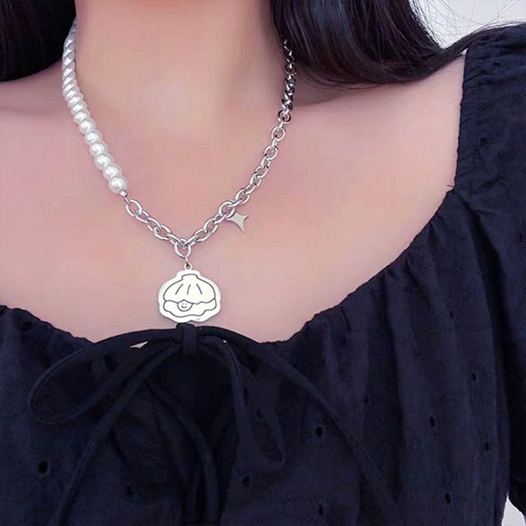 Malikasa - Cartoon Tag Hanger Asymmetrische Kralenketting