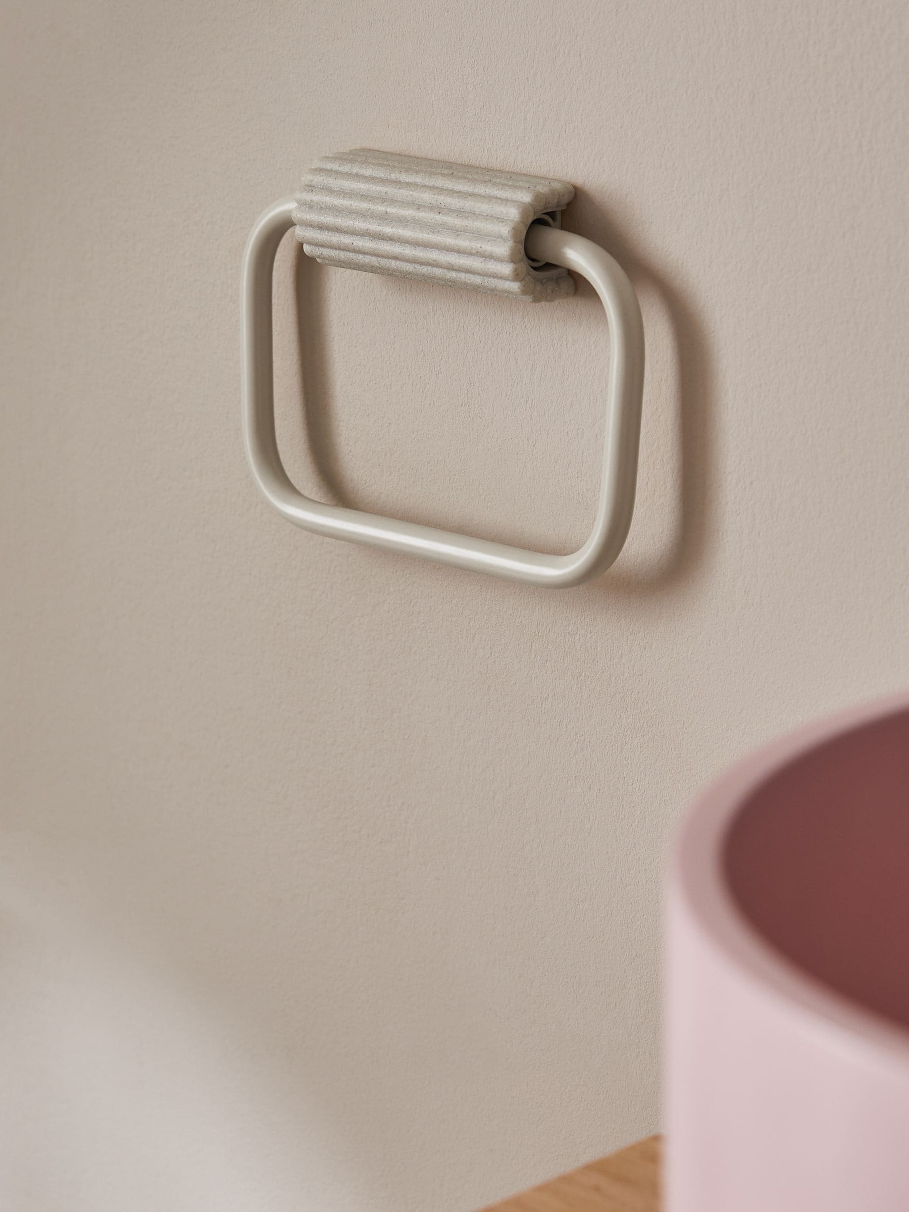 Handdoekrail met ribstructuur