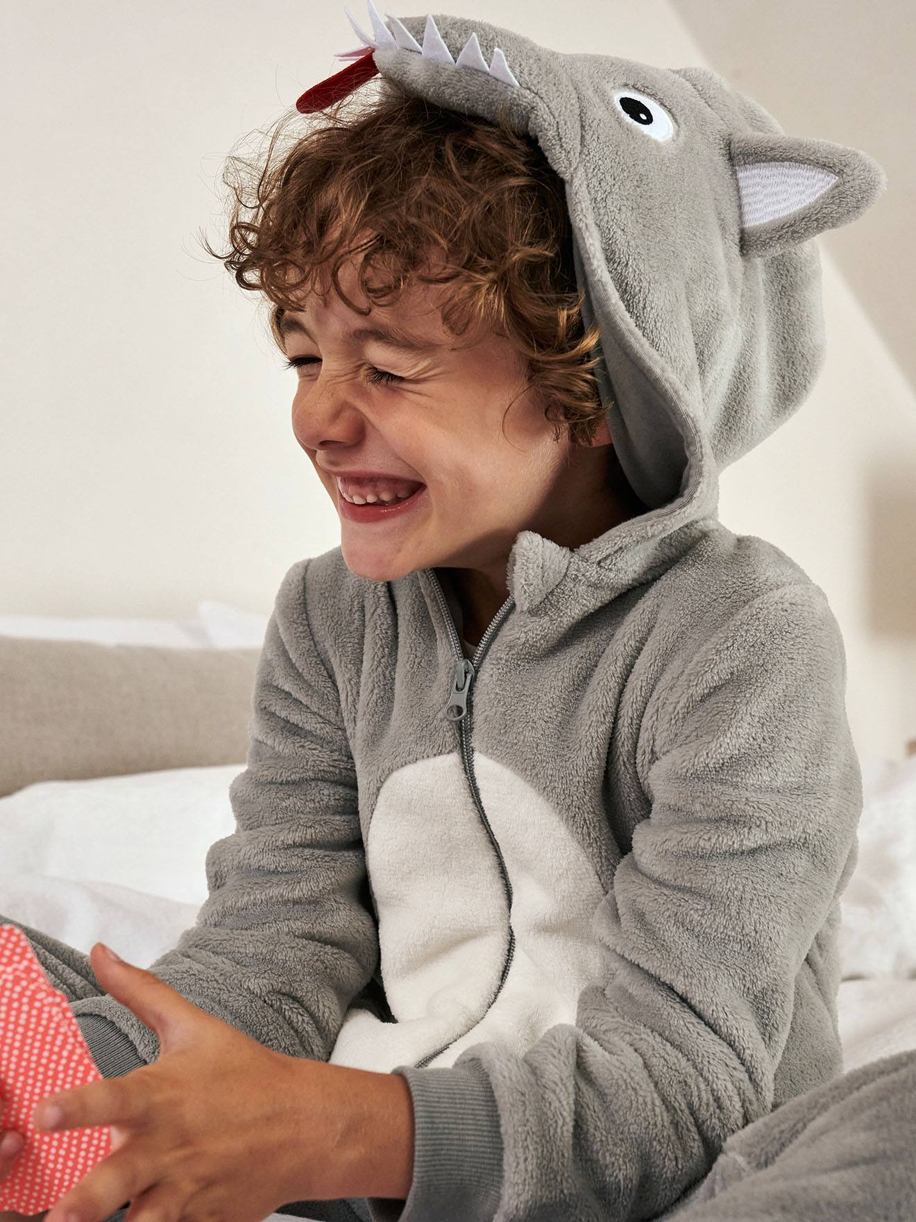 Pijama macacão de lobo para meninos, cinza claro liso com estampas.