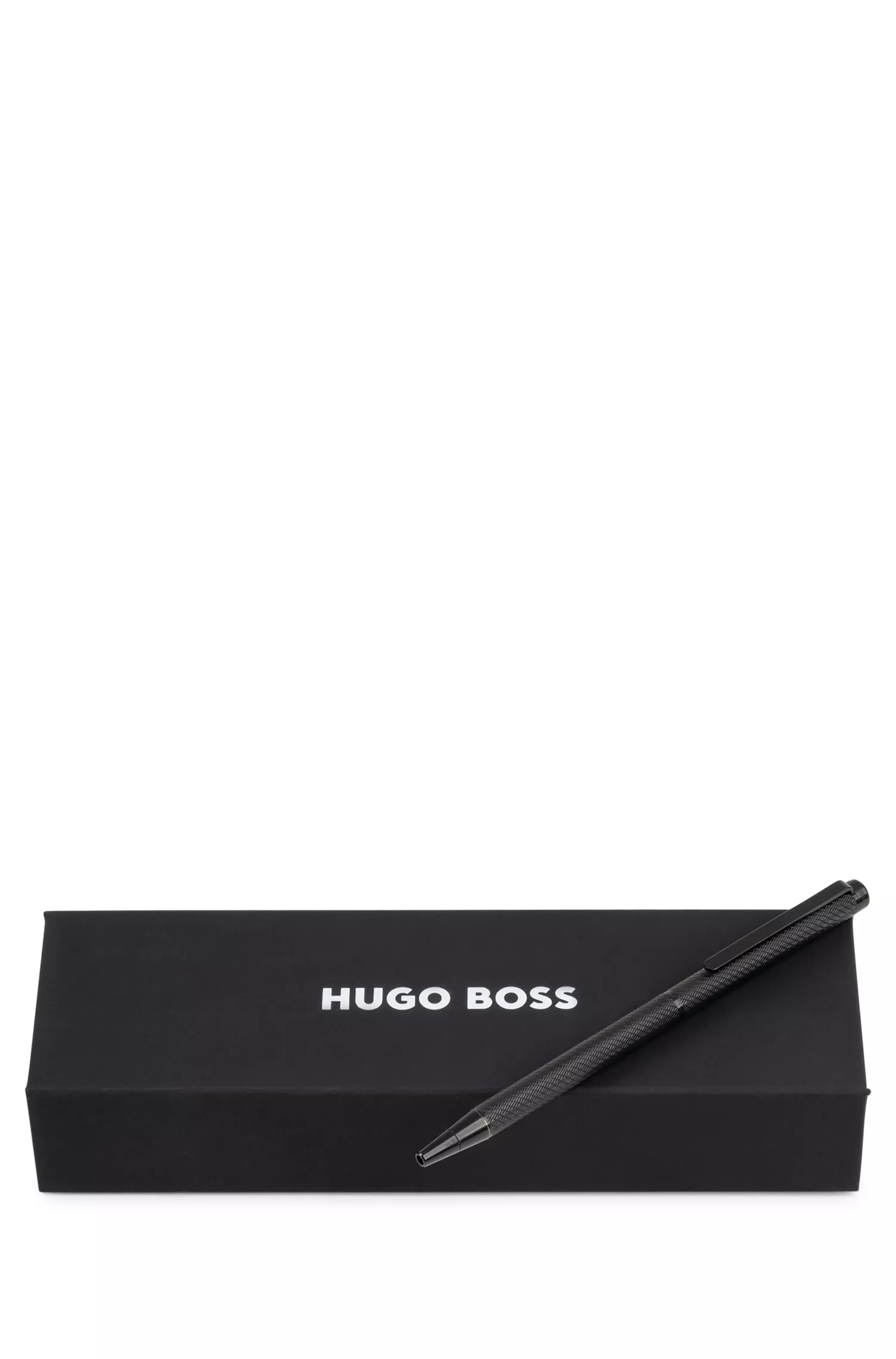 Caneta esferográfica BOSS preta com padrão gravado.