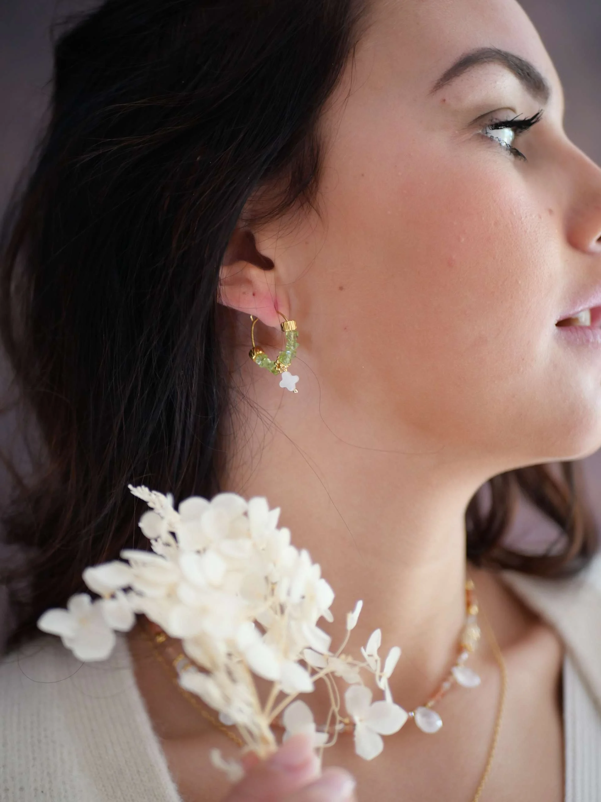 SUBHI - Boucles d'oreilles trèfle nacre et péridot | Vert